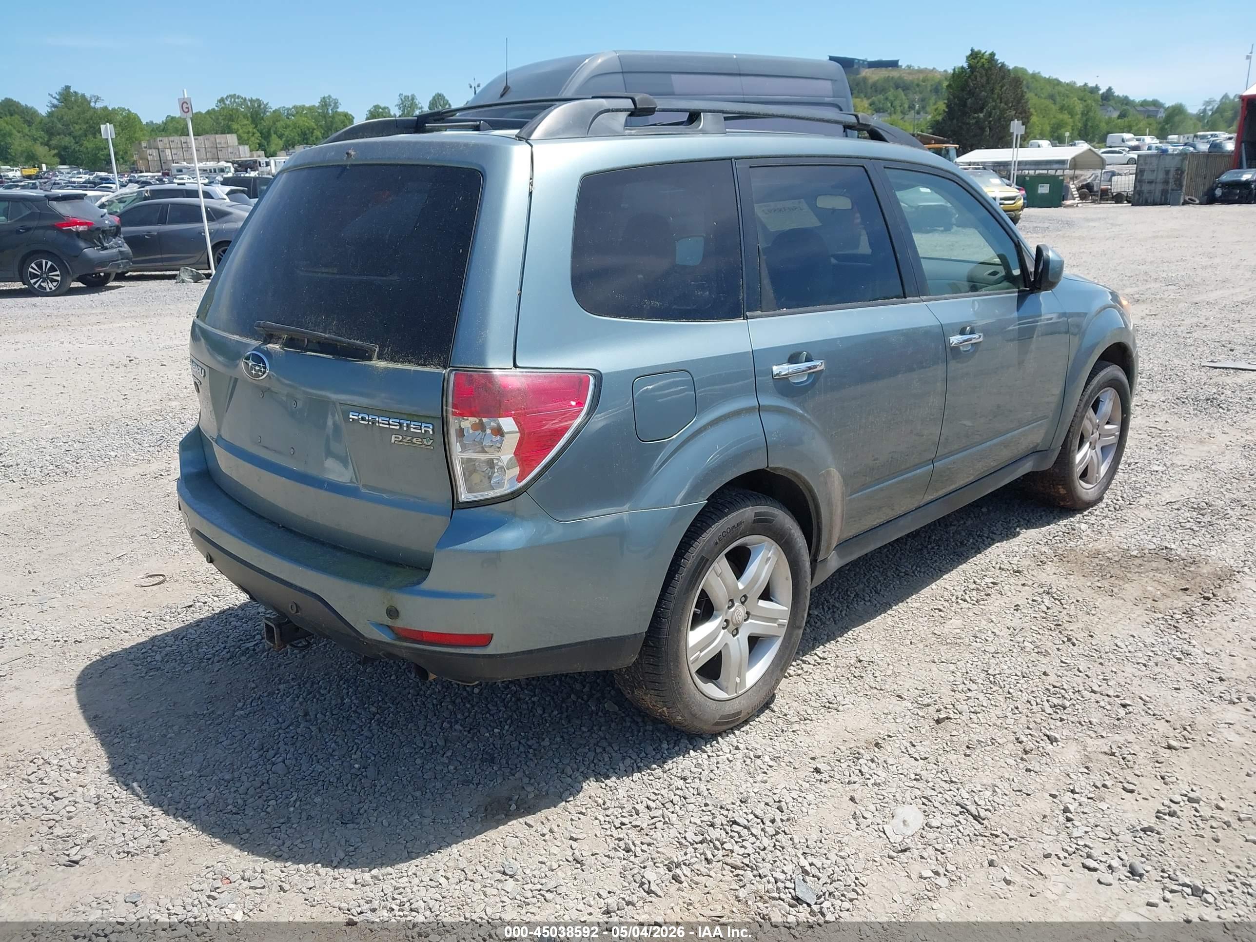 SUBARU FORESTER image 4