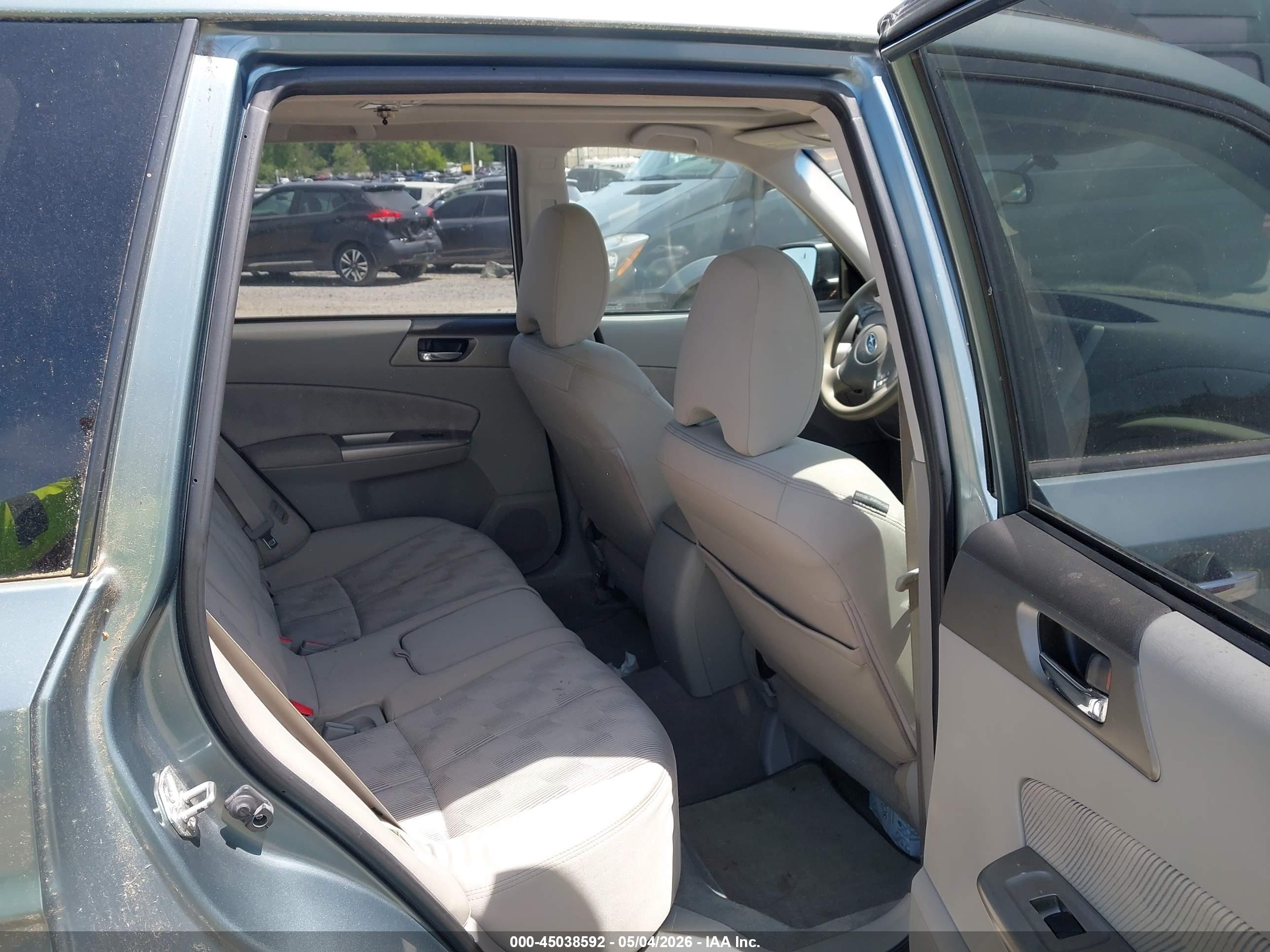 SUBARU FORESTER image 8