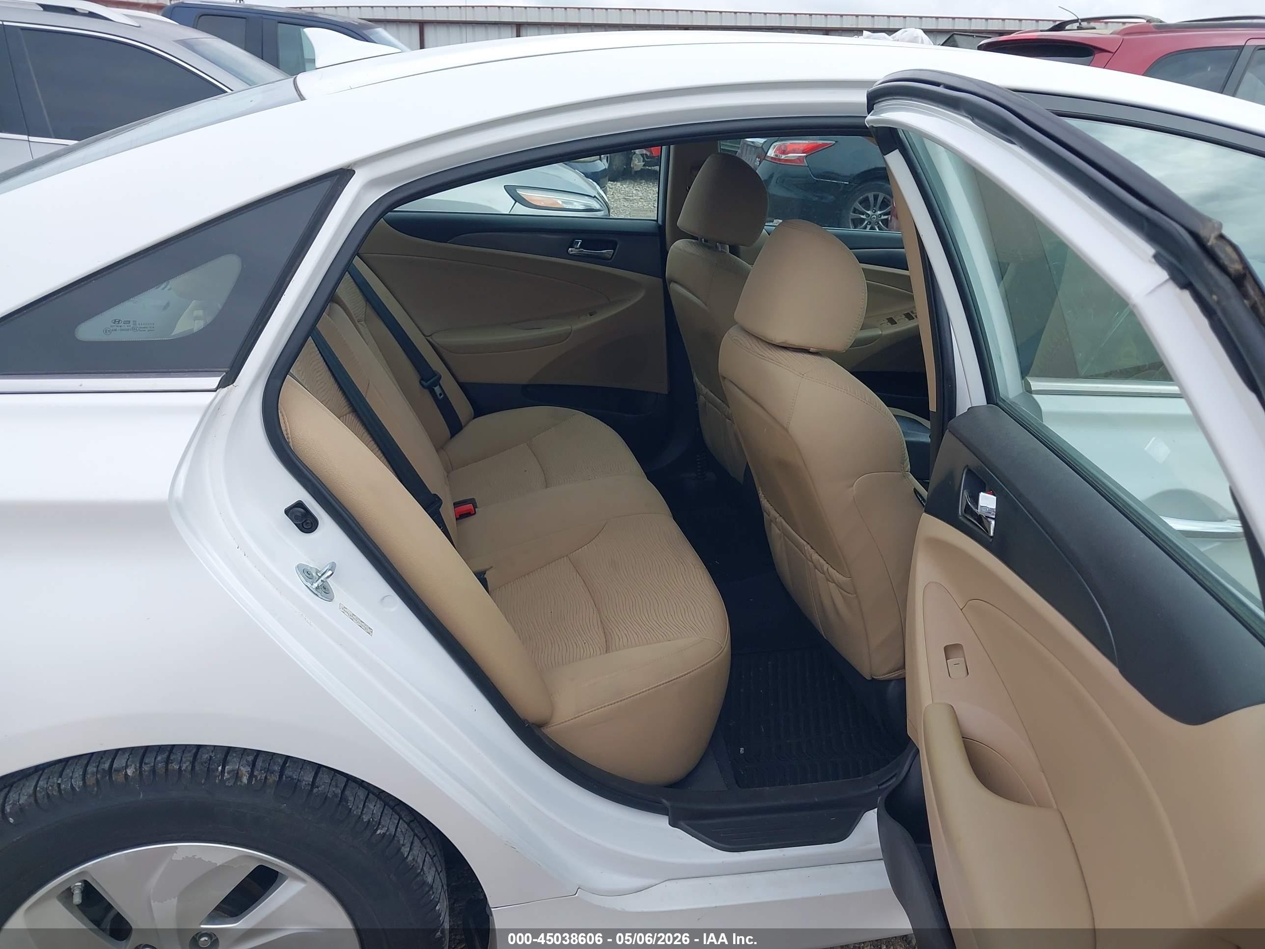 HYUNDAI SONATA image 8
