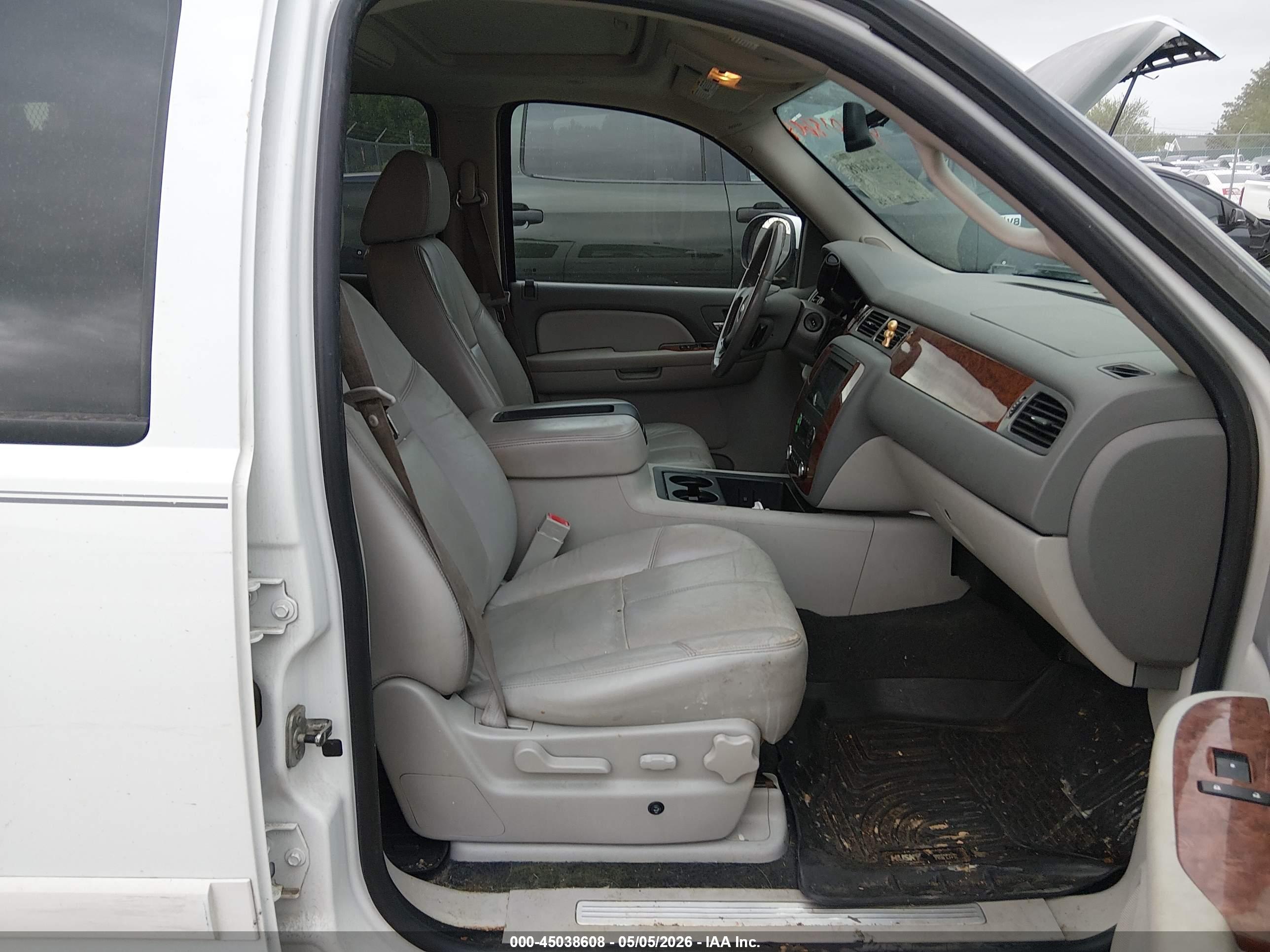 CHEVROLET TAHOE image 5