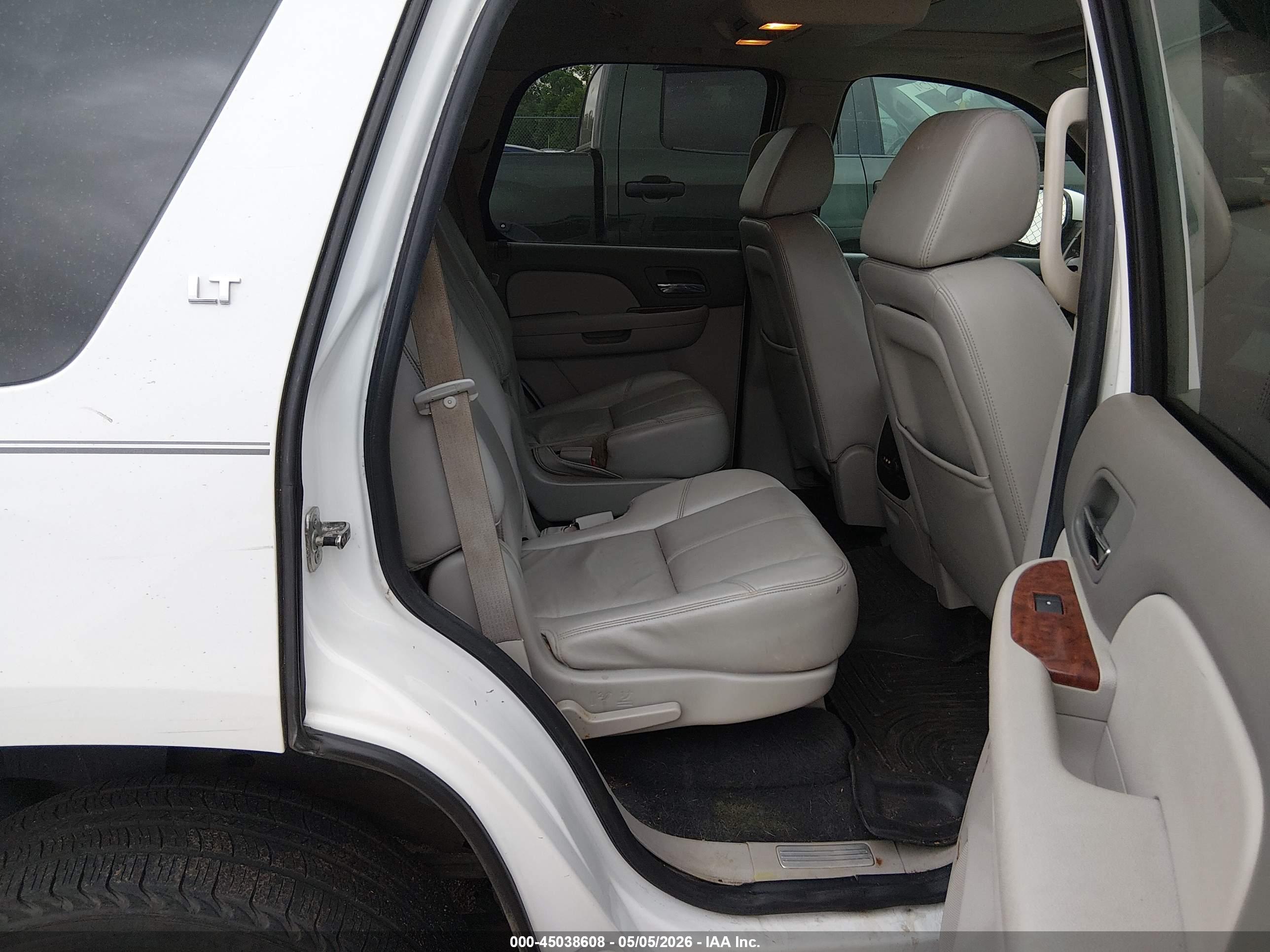 CHEVROLET TAHOE image 8