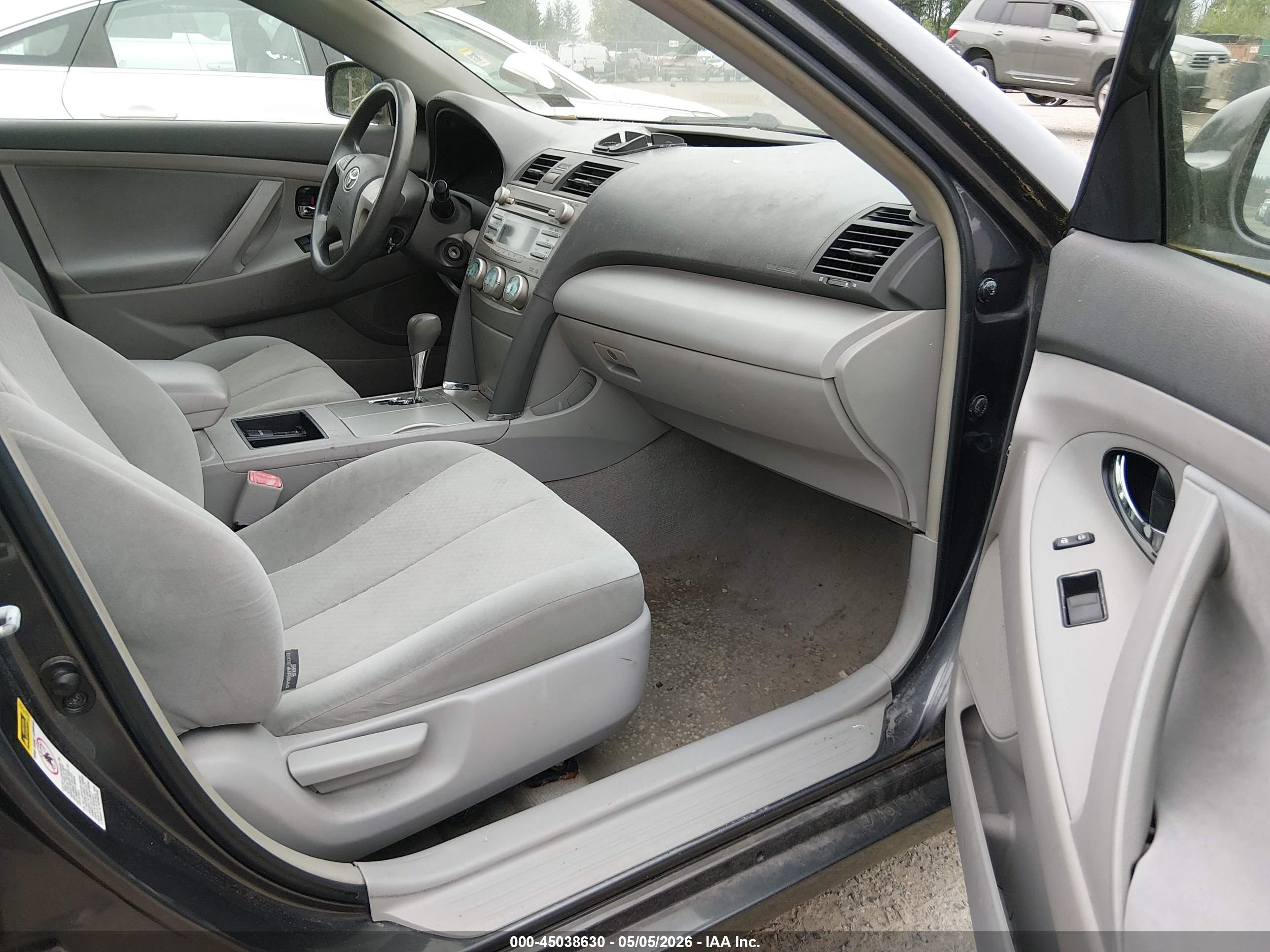 TOYOTA CAMRY image 5