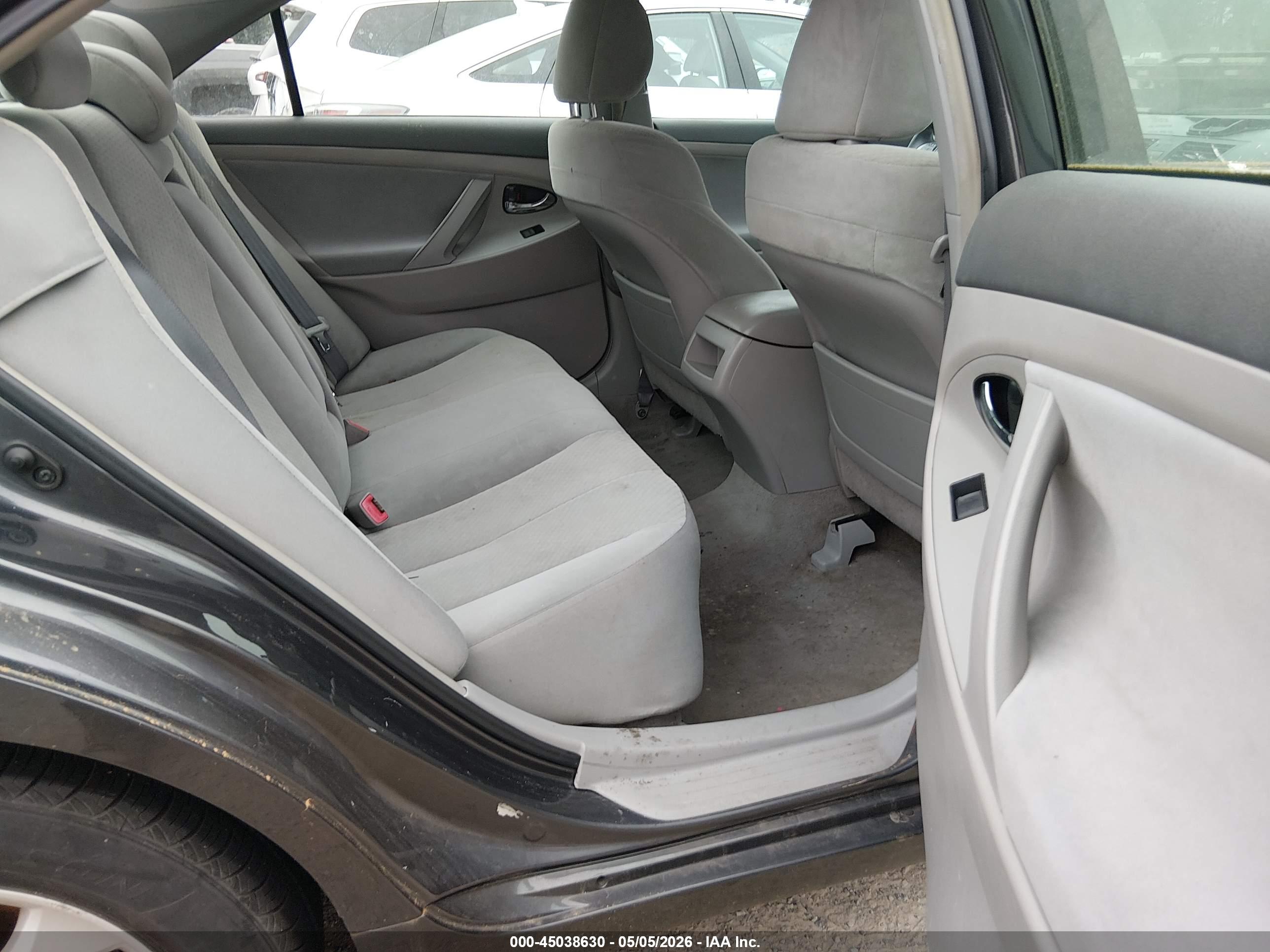 TOYOTA CAMRY image 8