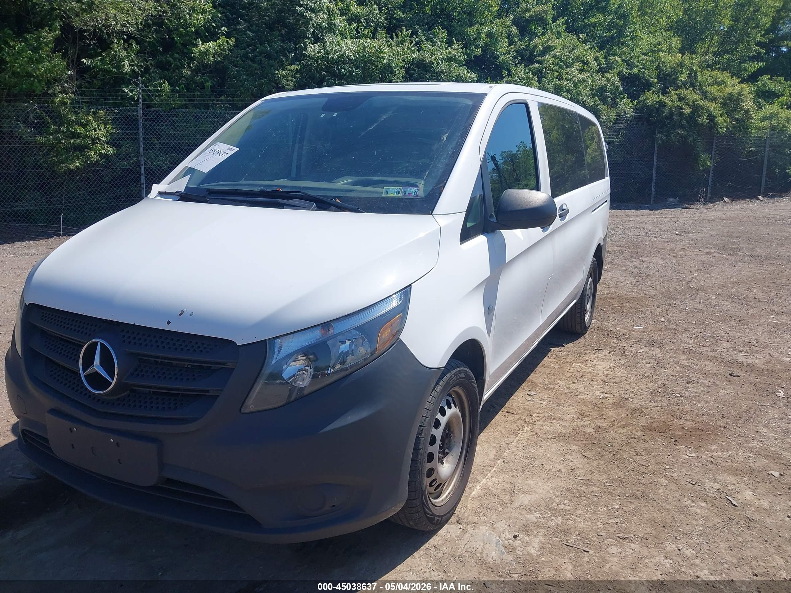 MERCEDES-BENZ METRIS image 2