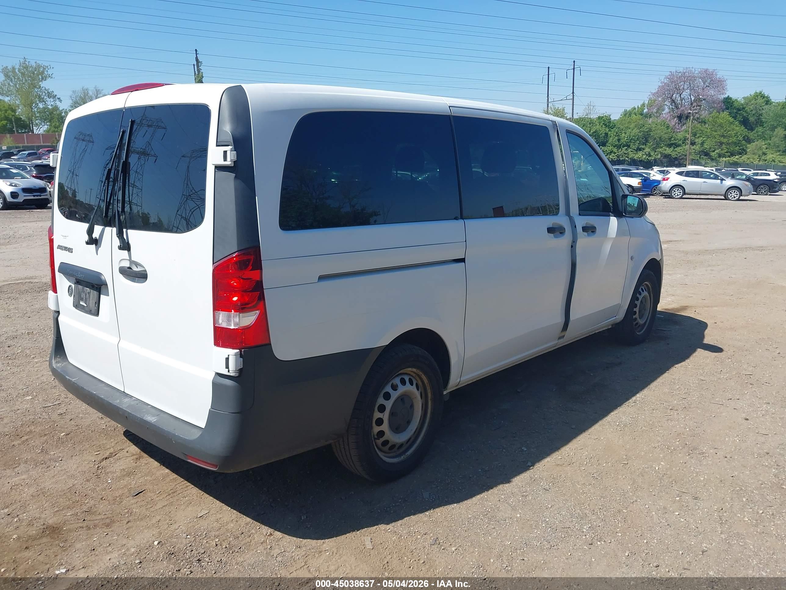 MERCEDES-BENZ METRIS image 4