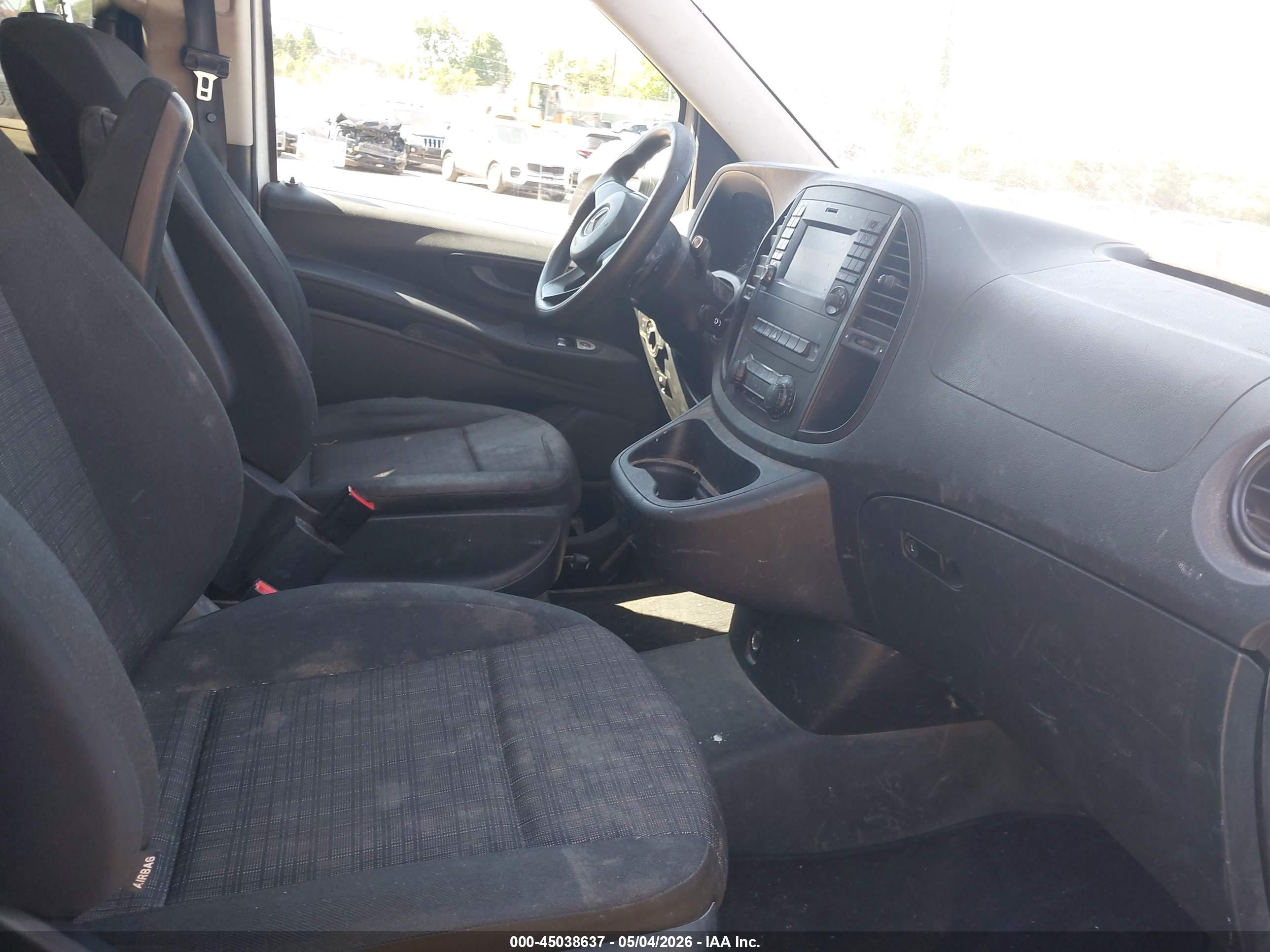 MERCEDES-BENZ METRIS image 5