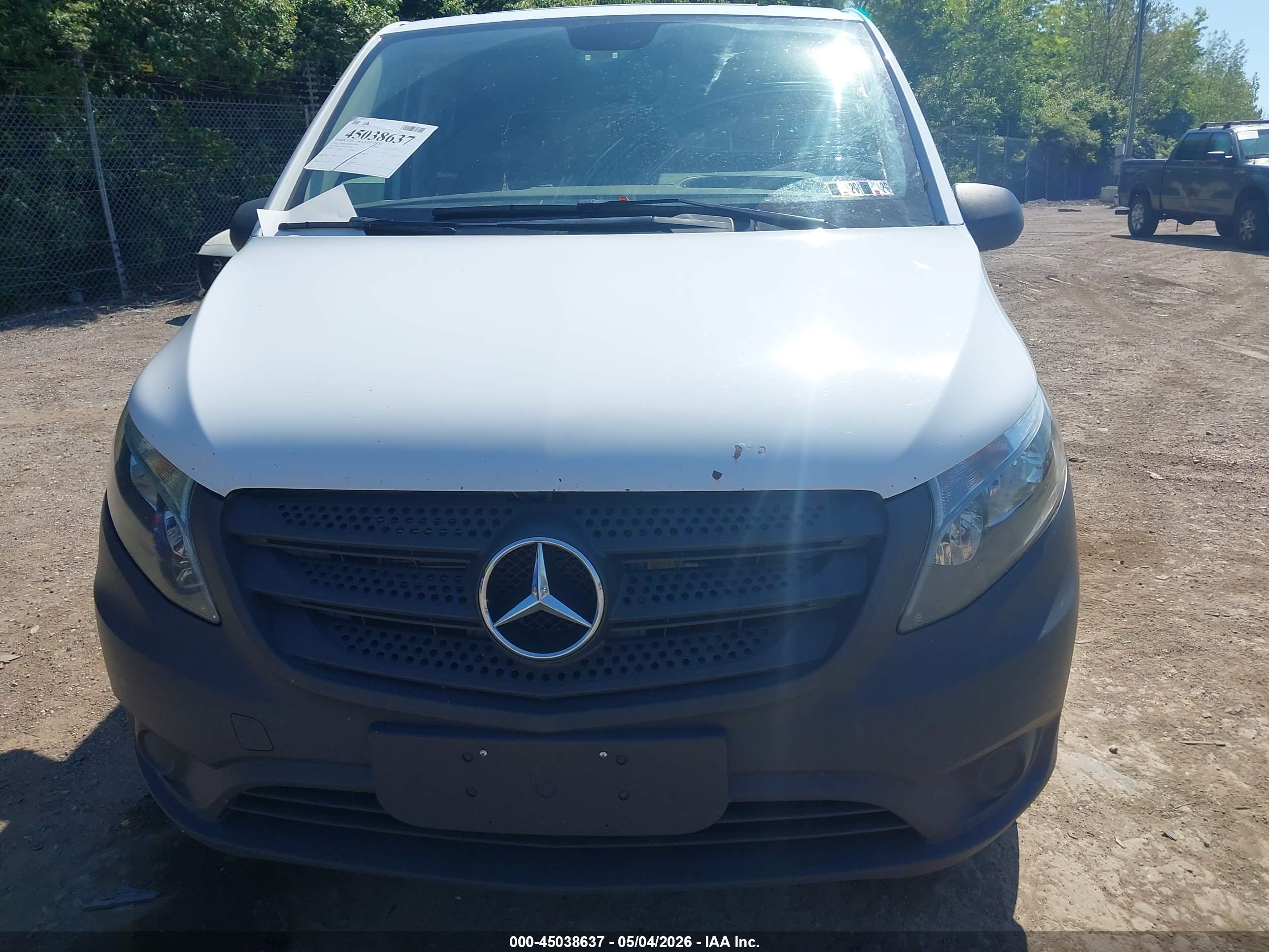MERCEDES-BENZ METRIS image 6