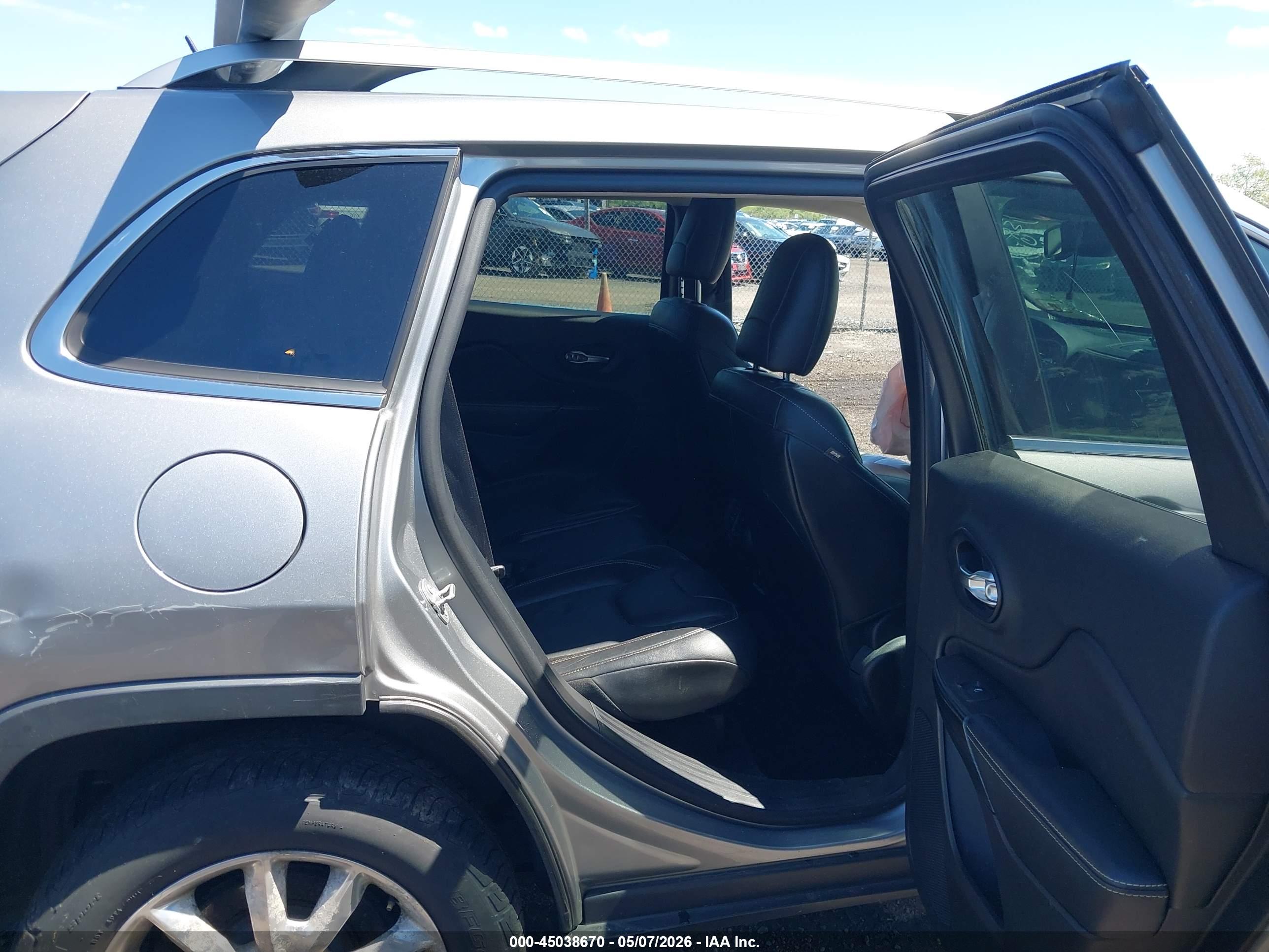 JEEP CHEROKEE image 8