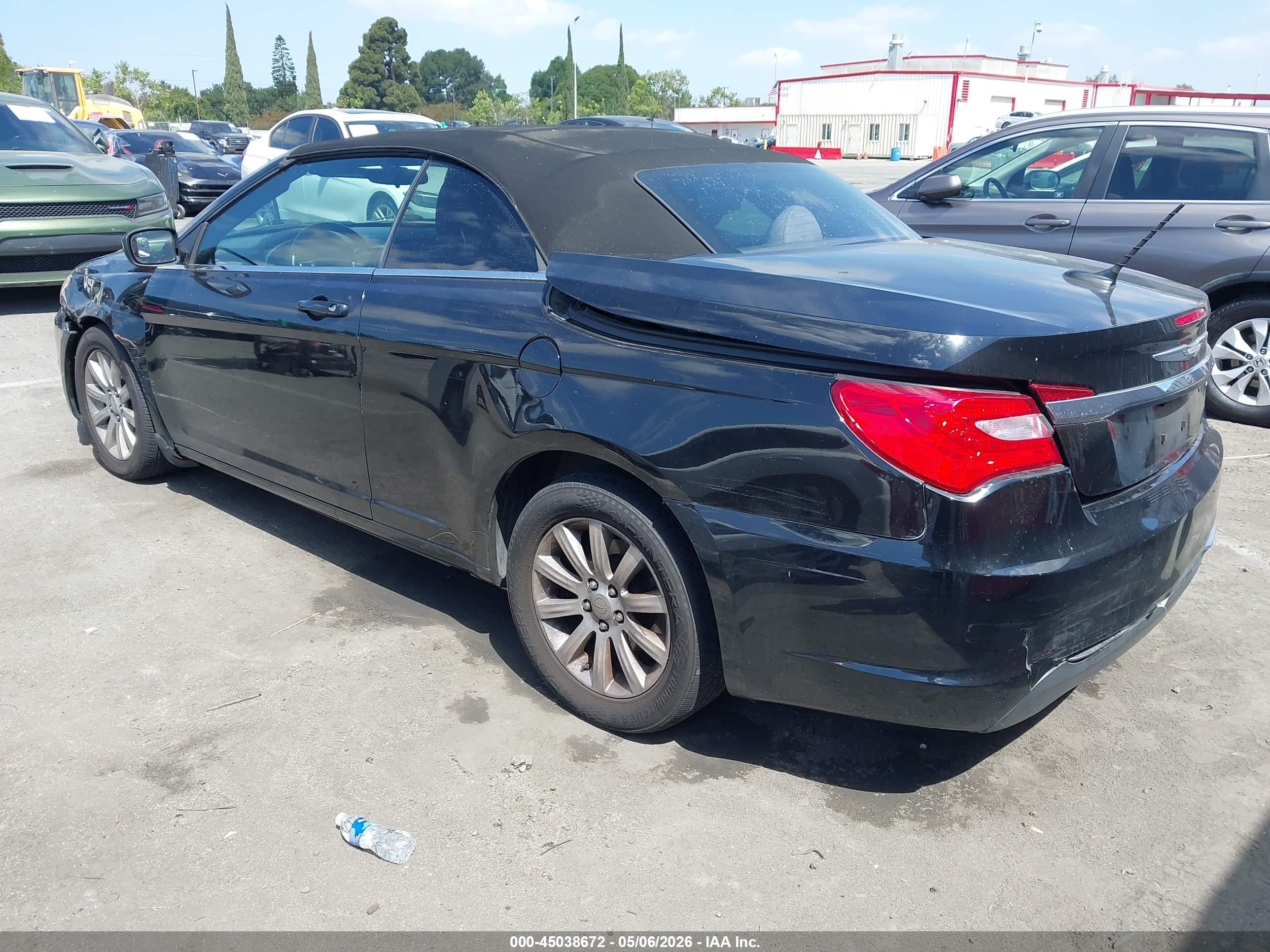 CHRYSLER 200 image 3