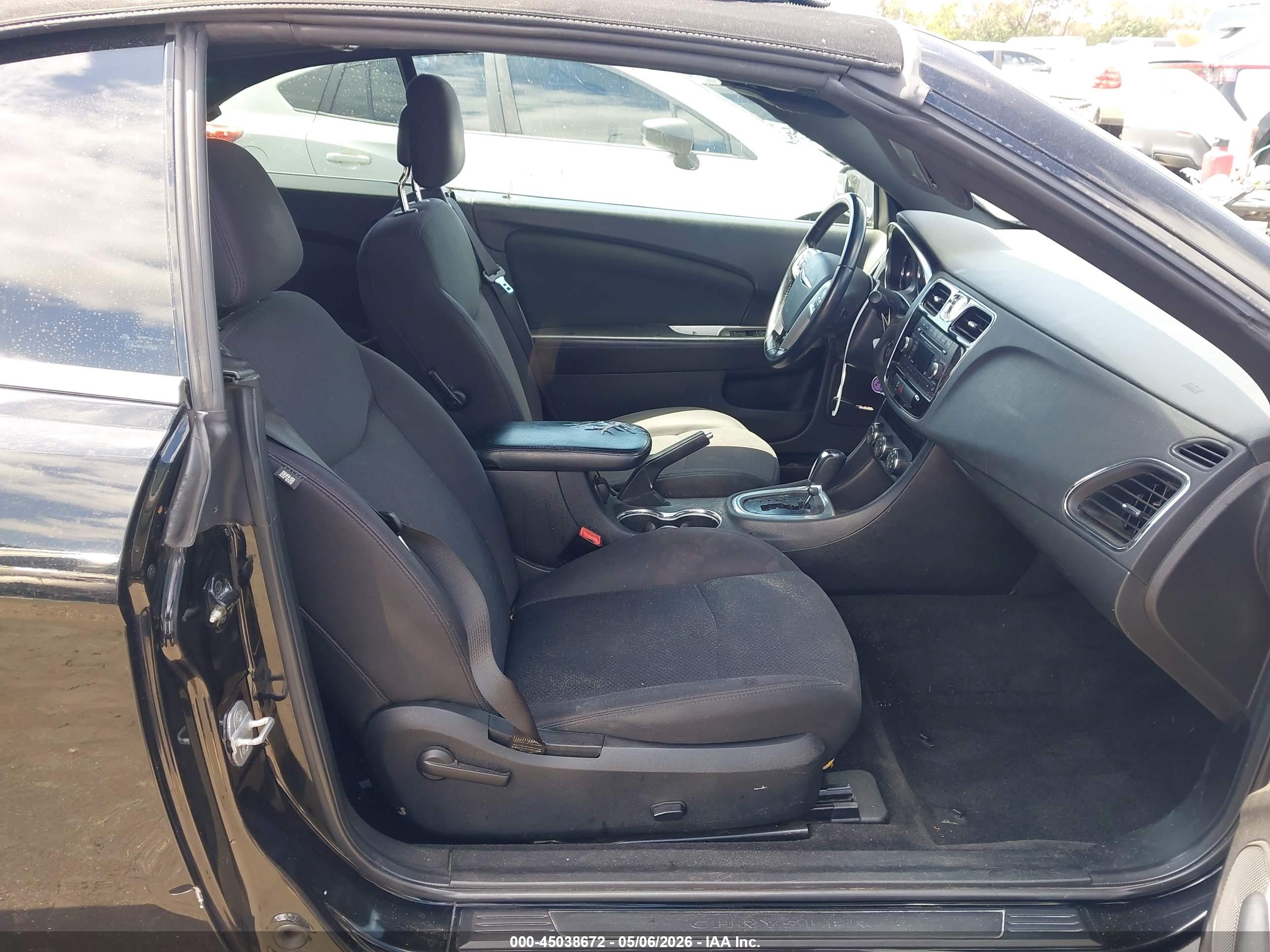 CHRYSLER 200 image 5