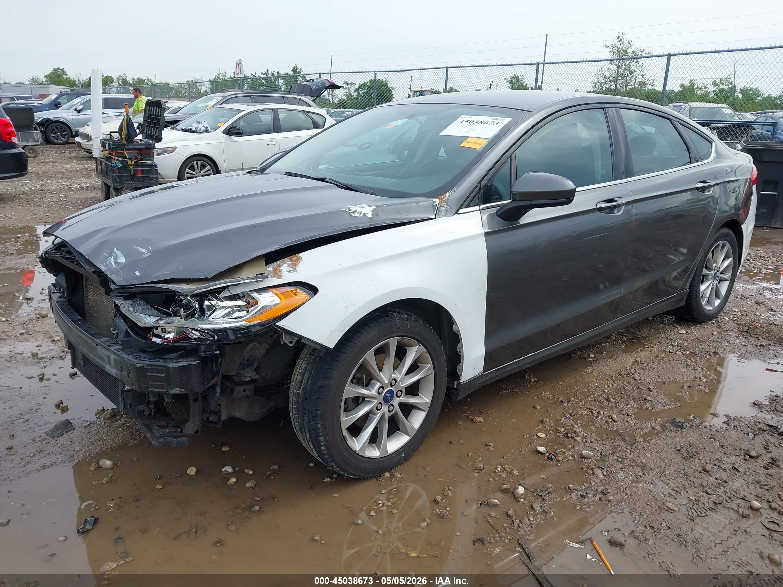 FORD FUSION image 2
