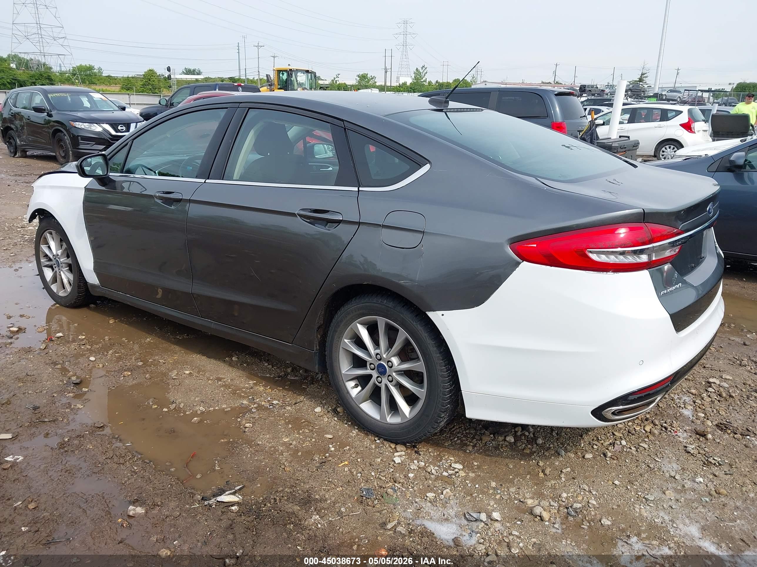 FORD FUSION image 3