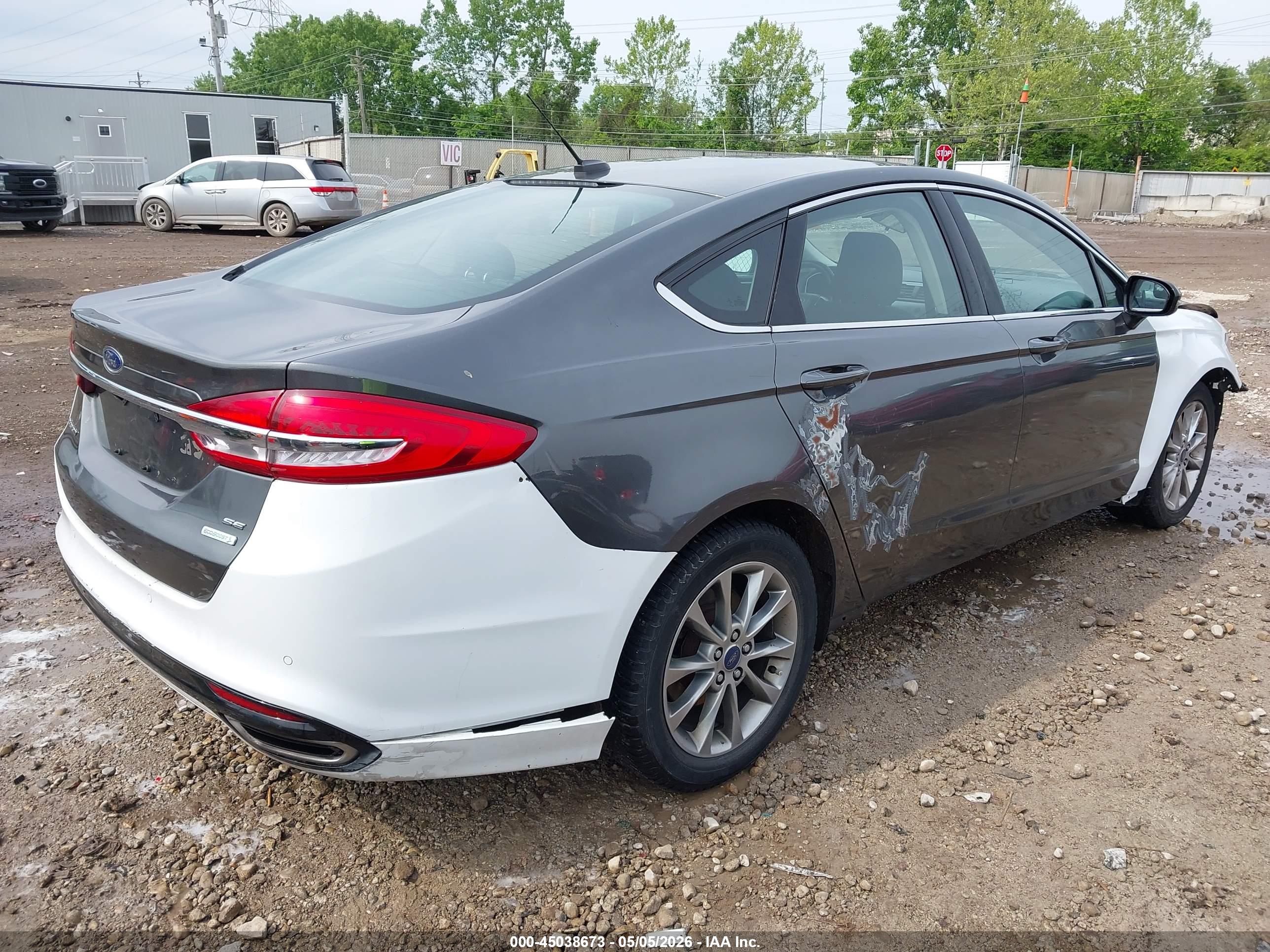 FORD FUSION image 4
