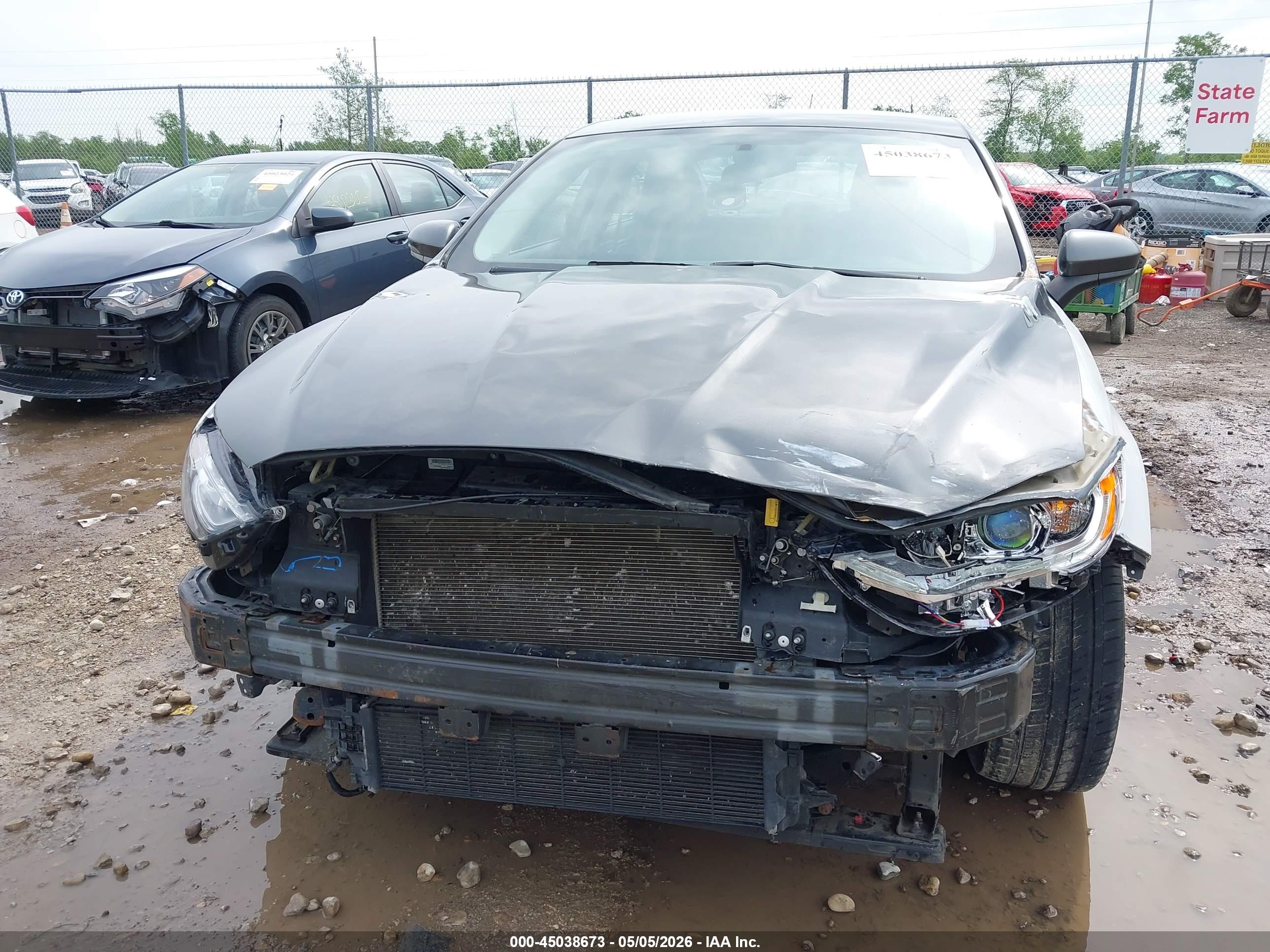 FORD FUSION image 6
