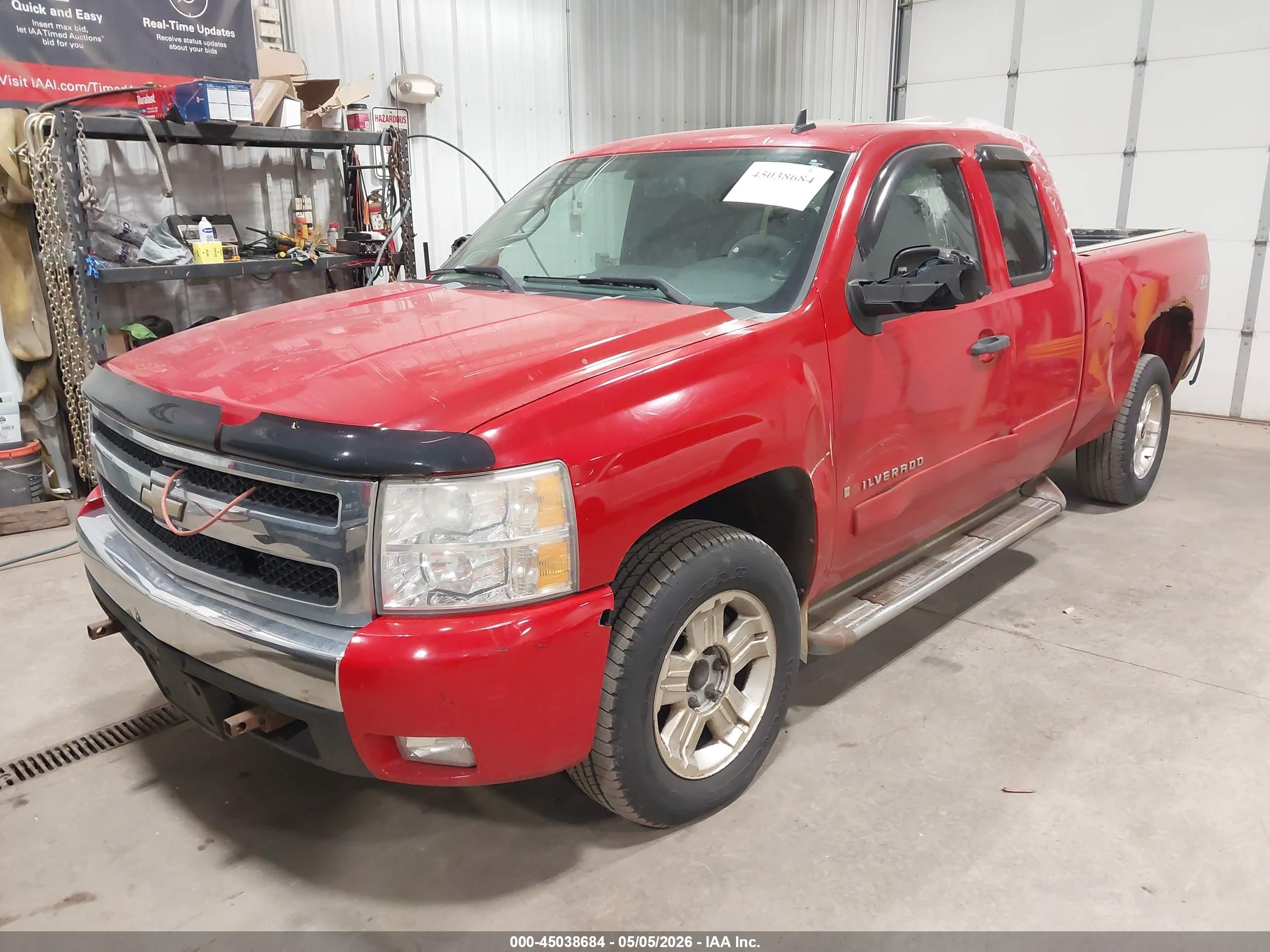 CHEVROLET SILVERADO image 2