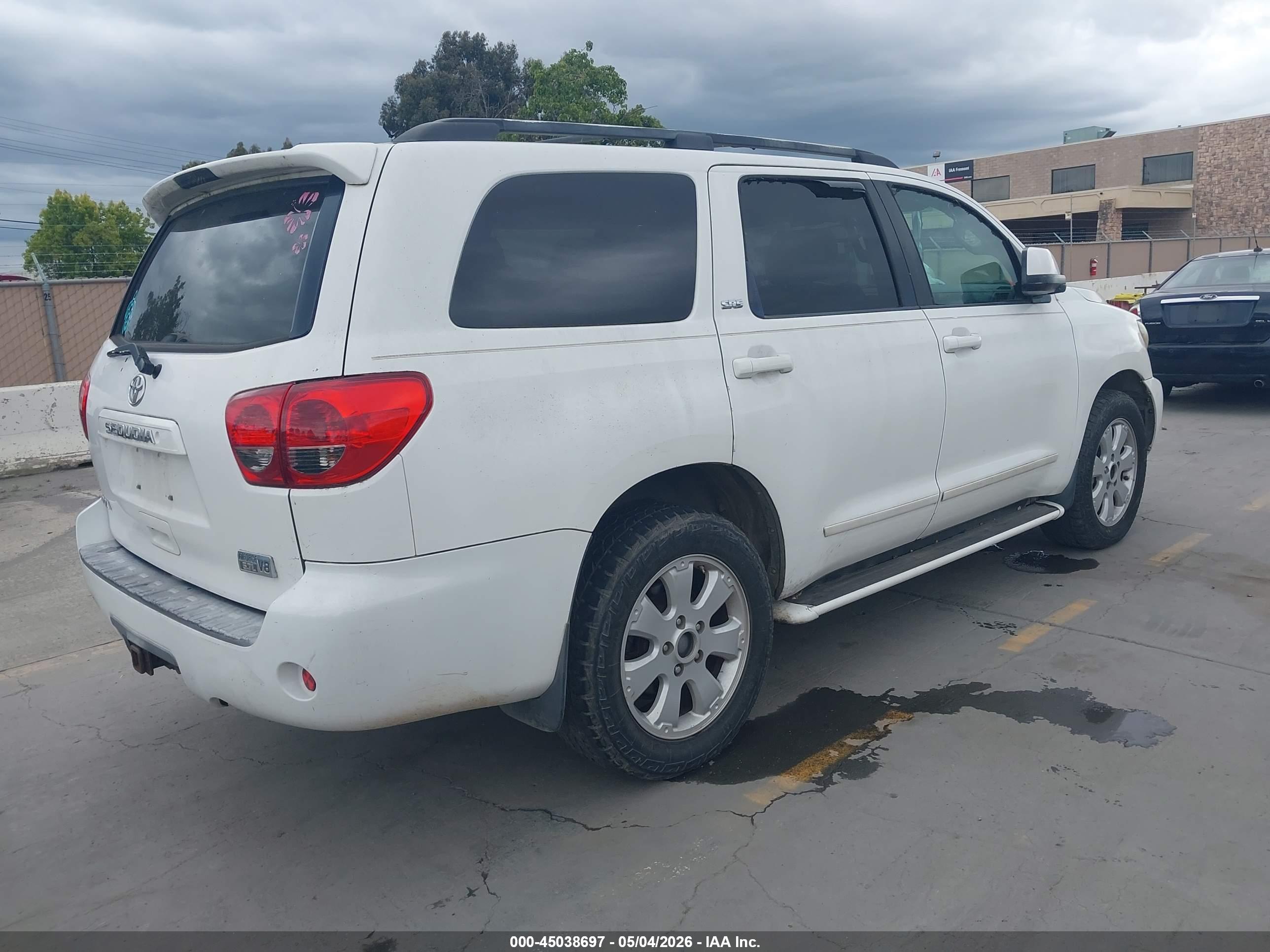 TOYOTA SEQUOIA image 4