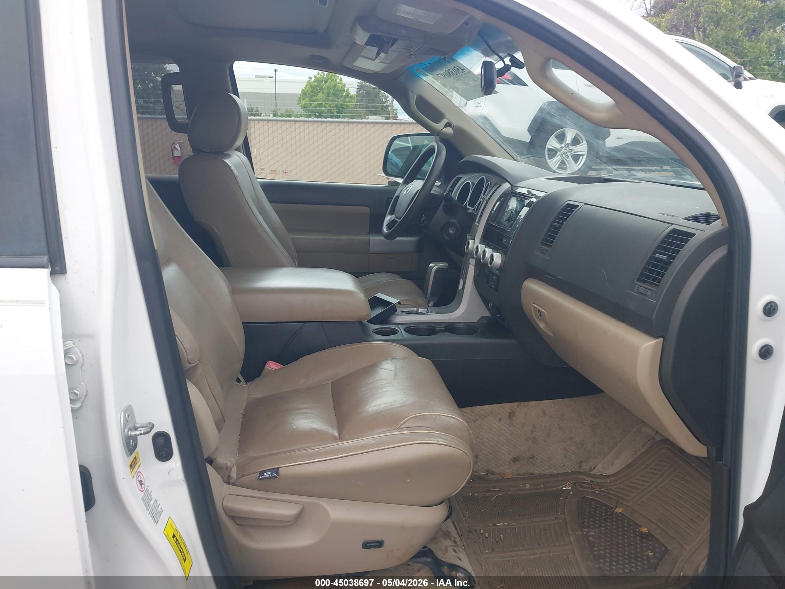 TOYOTA SEQUOIA image 5