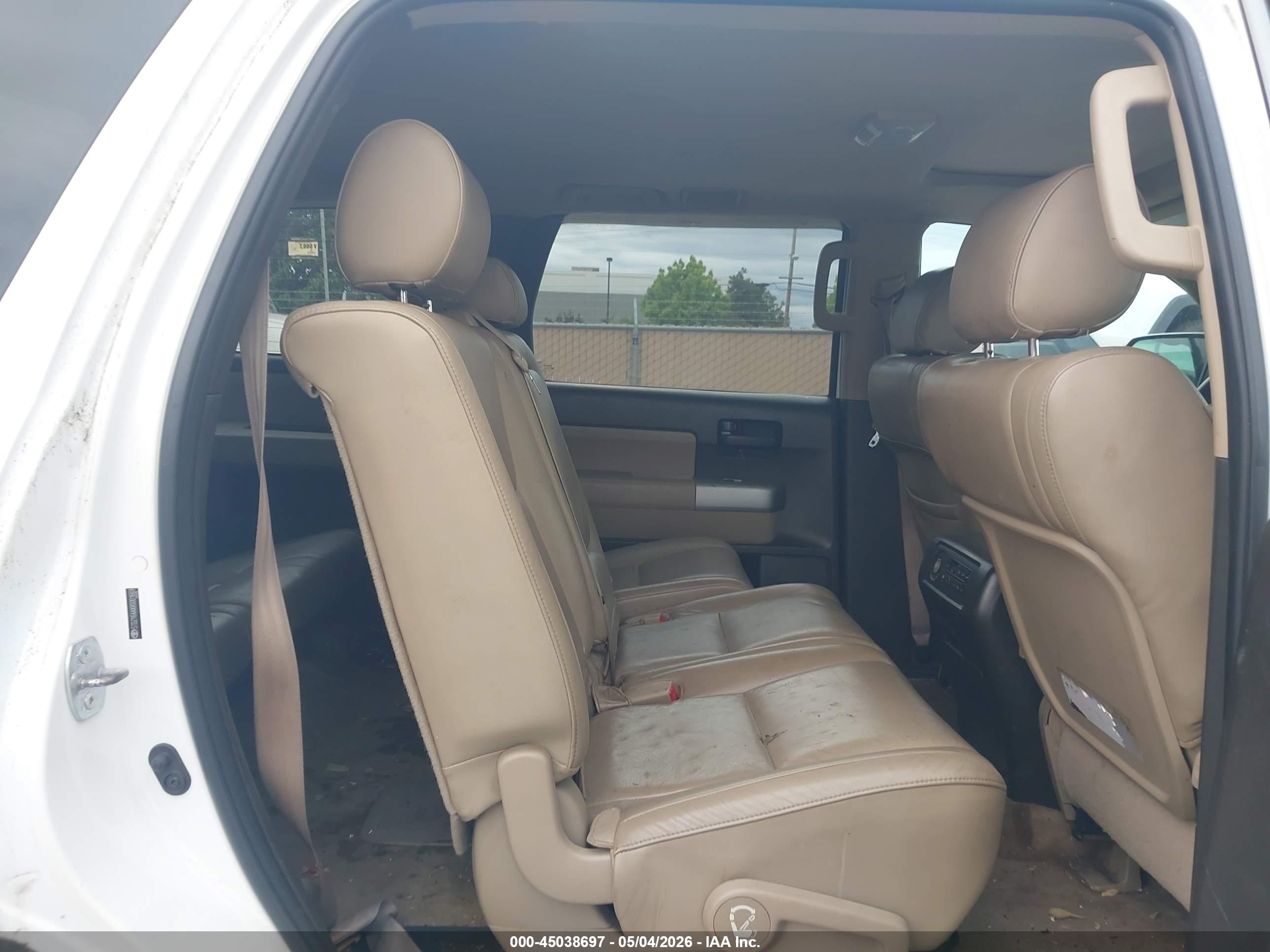 TOYOTA SEQUOIA image 8