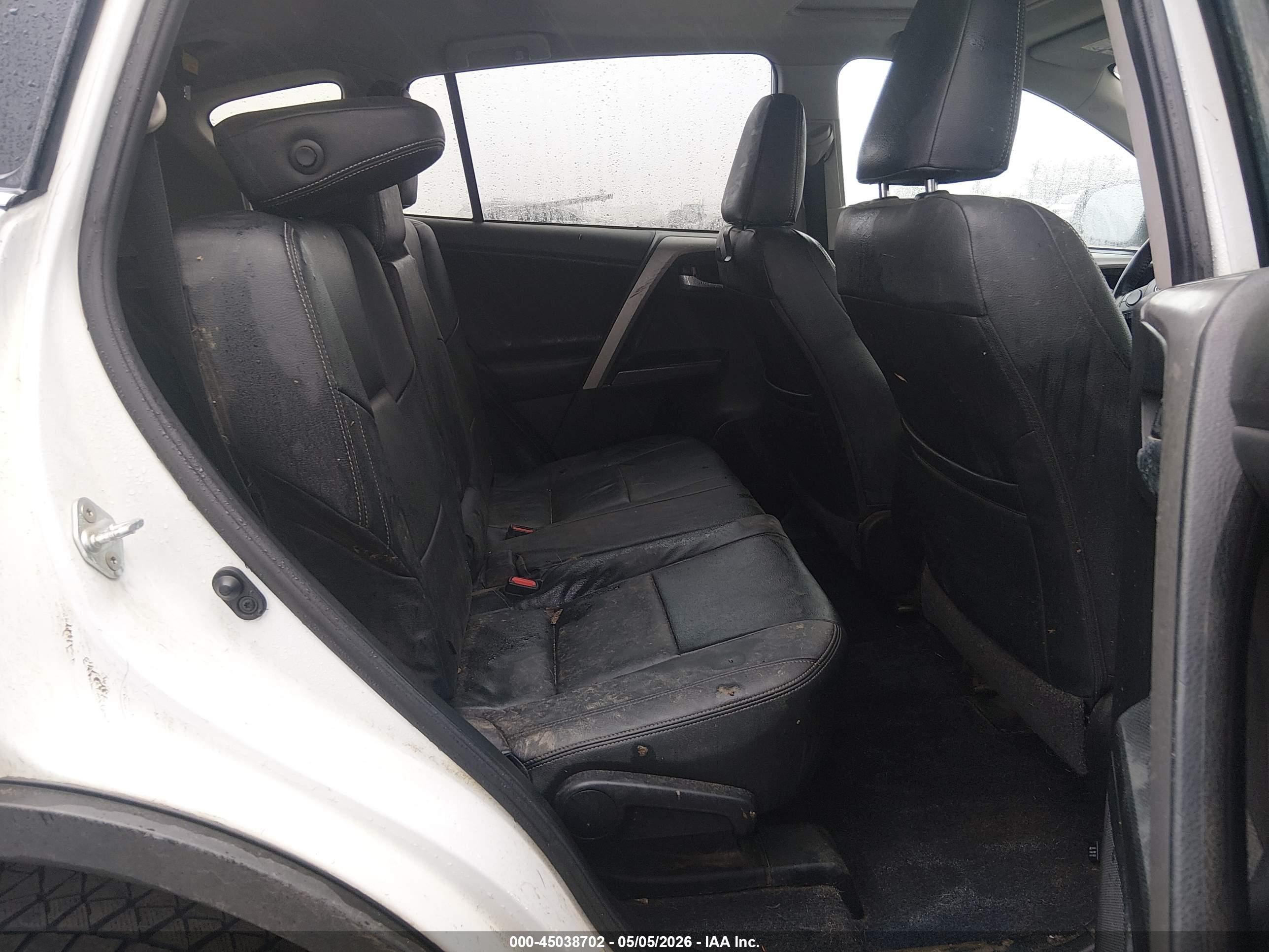 TOYOTA RAV4 image 8