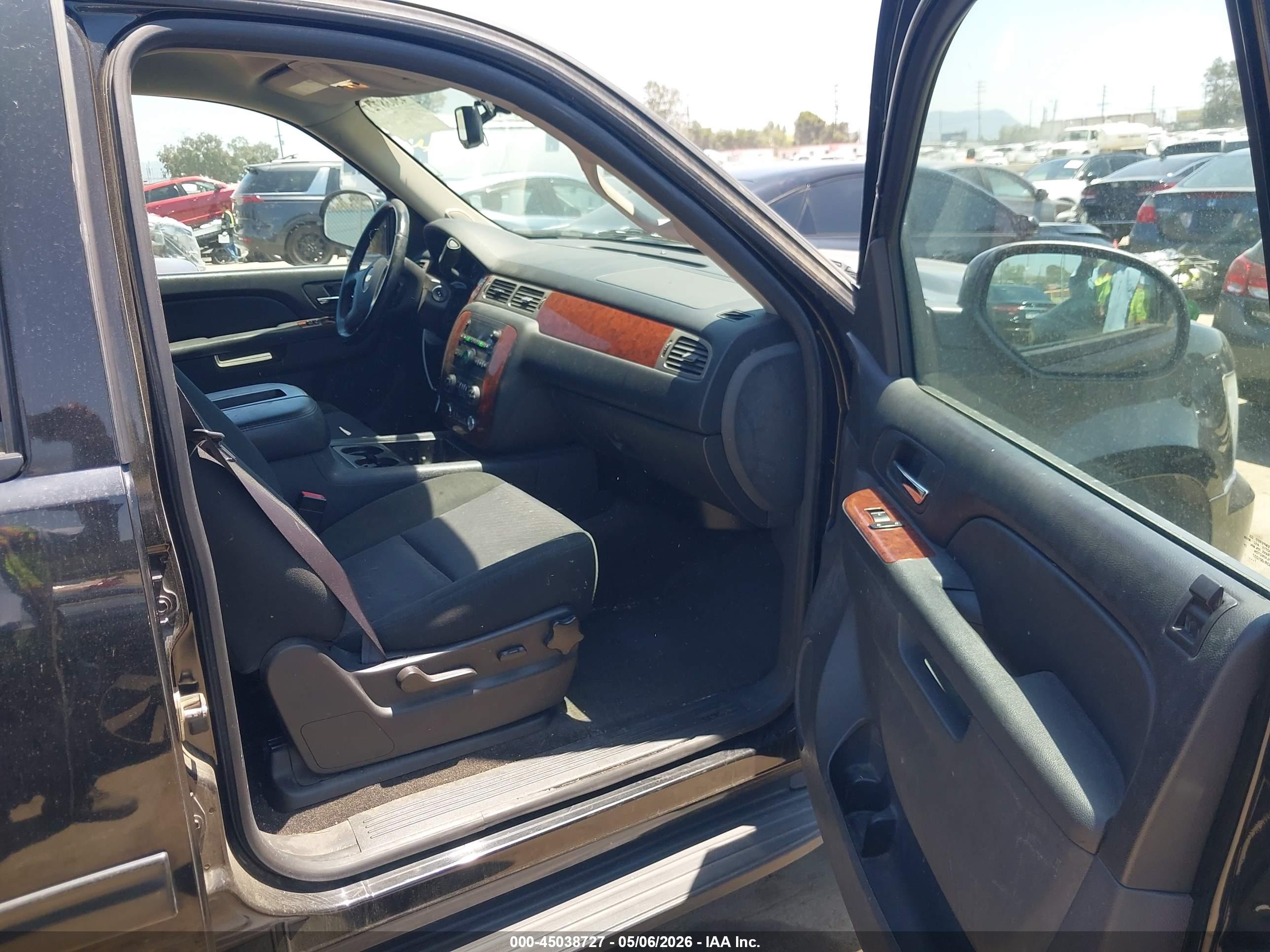 CHEVROLET TAHOE image 5