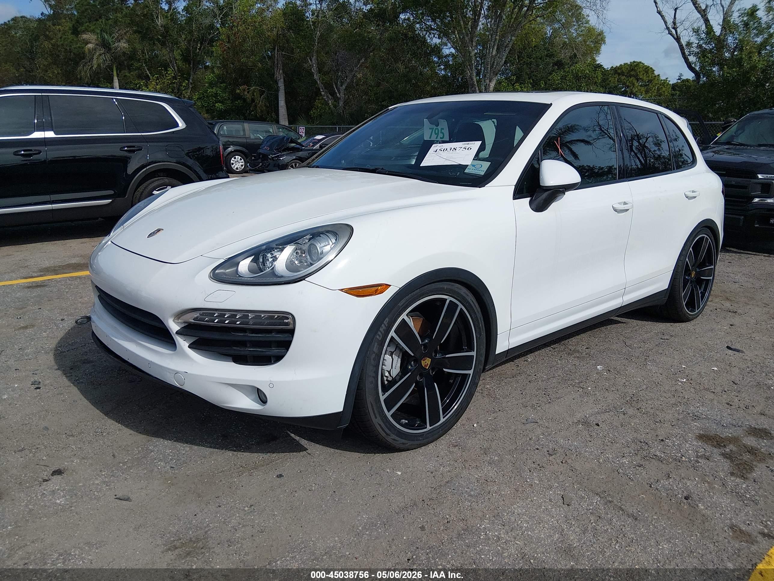 PORSCHE CAYENNE image 2