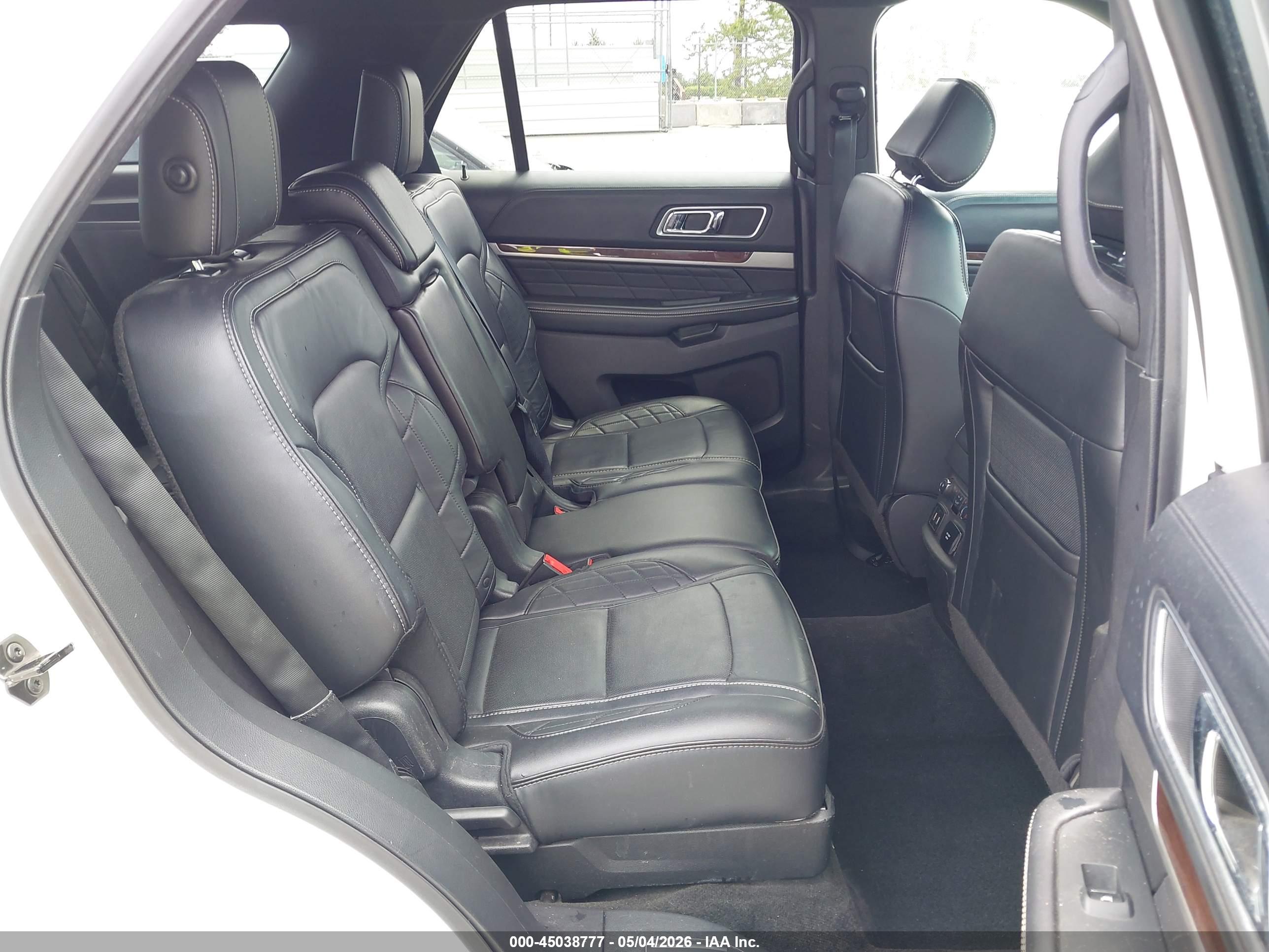 FORD EXPLORER image 8