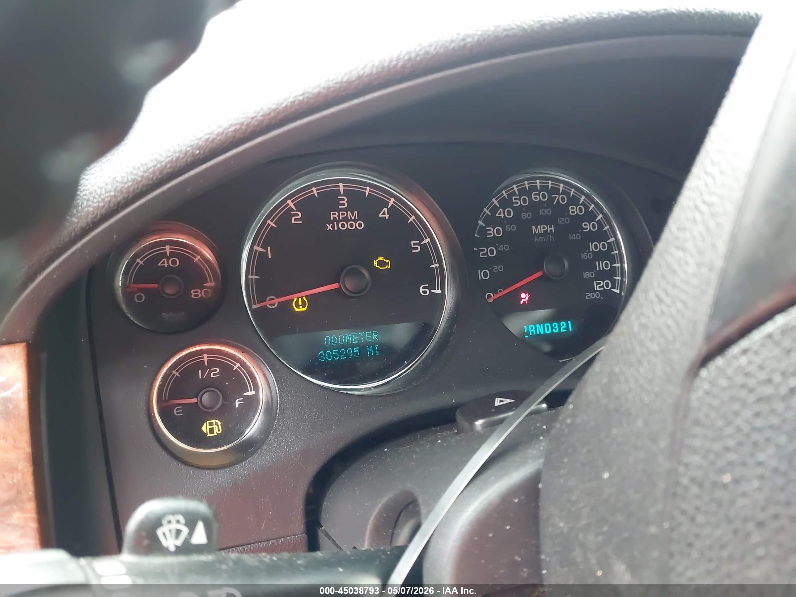 CHEVROLET TAHOE image 7