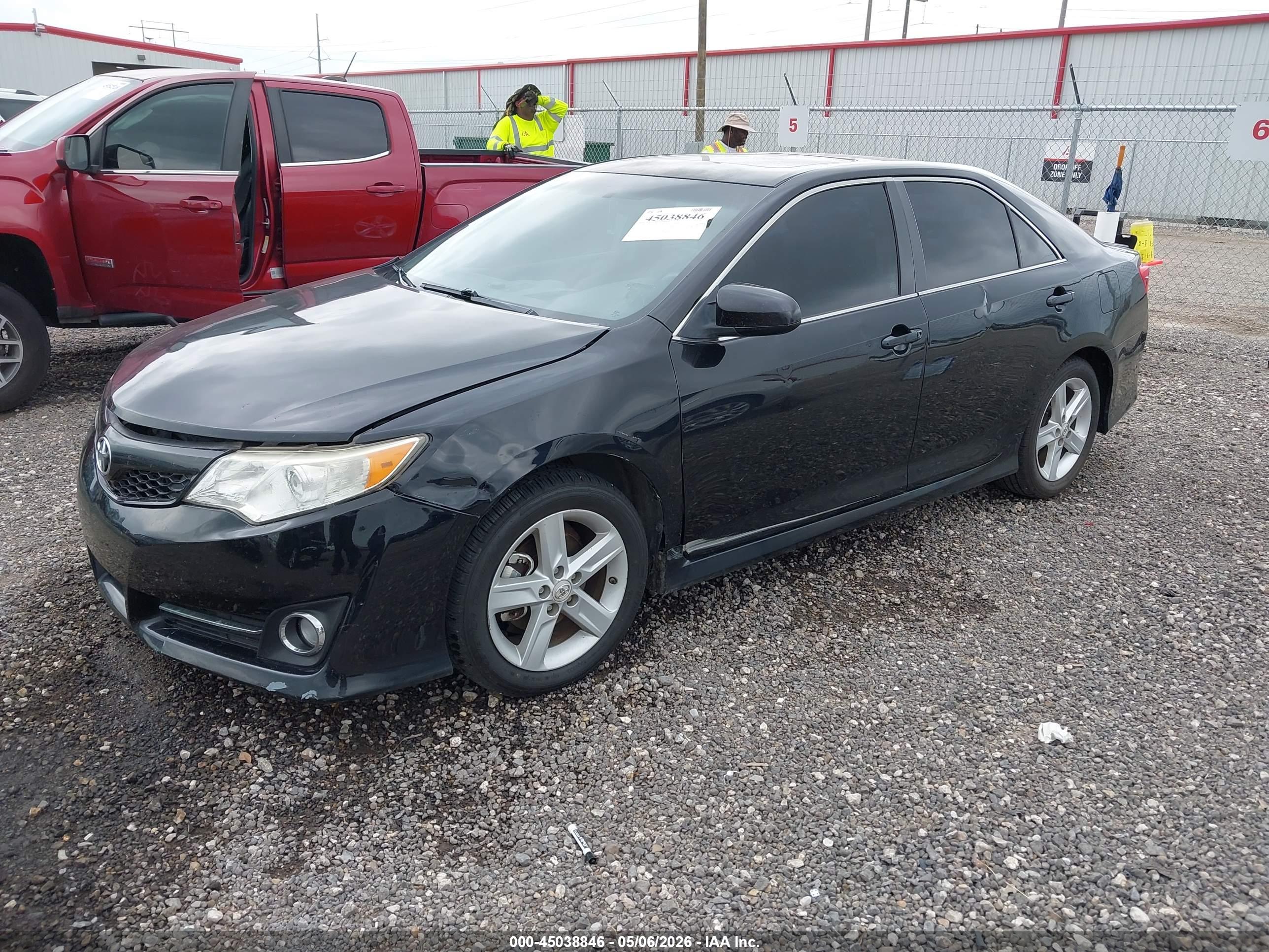 TOYOTA CAMRY image 2