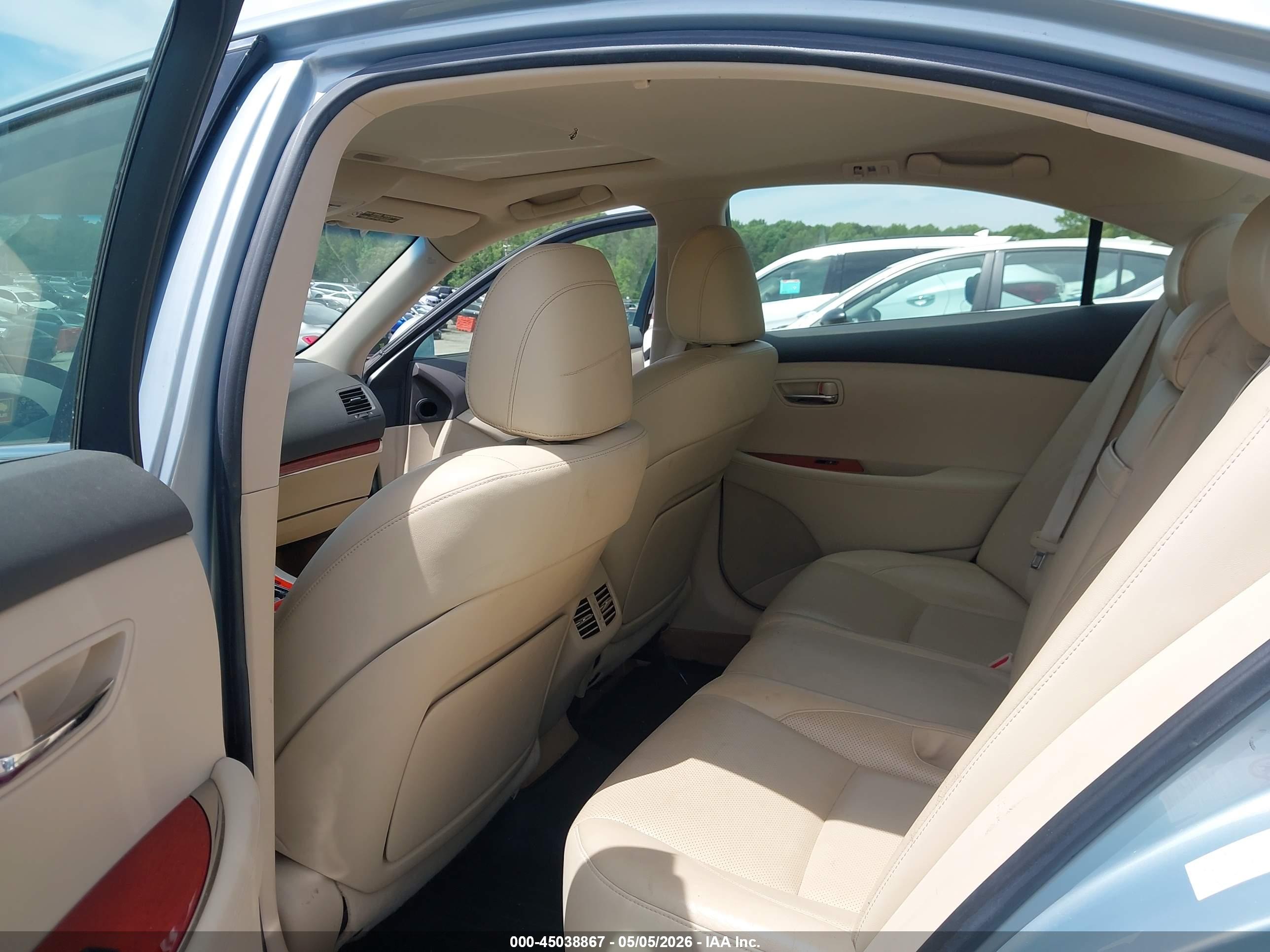 LEXUS ES image 8