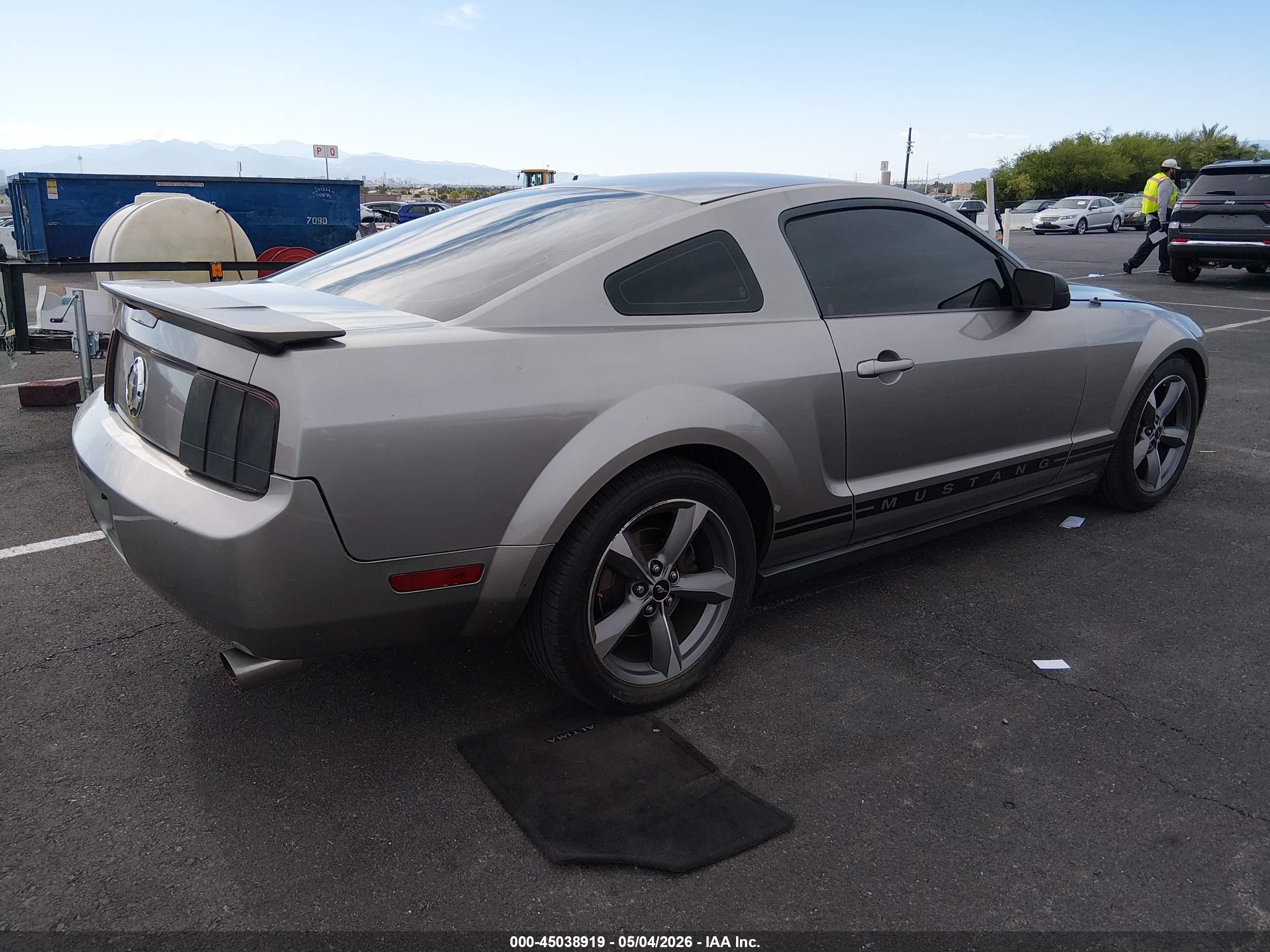 FORD MUSTANG image 4