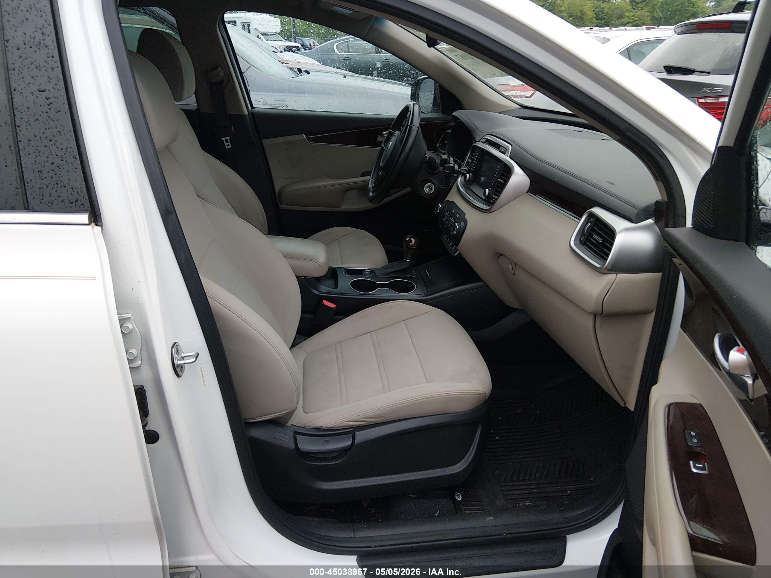 KIA SORENTO image 5