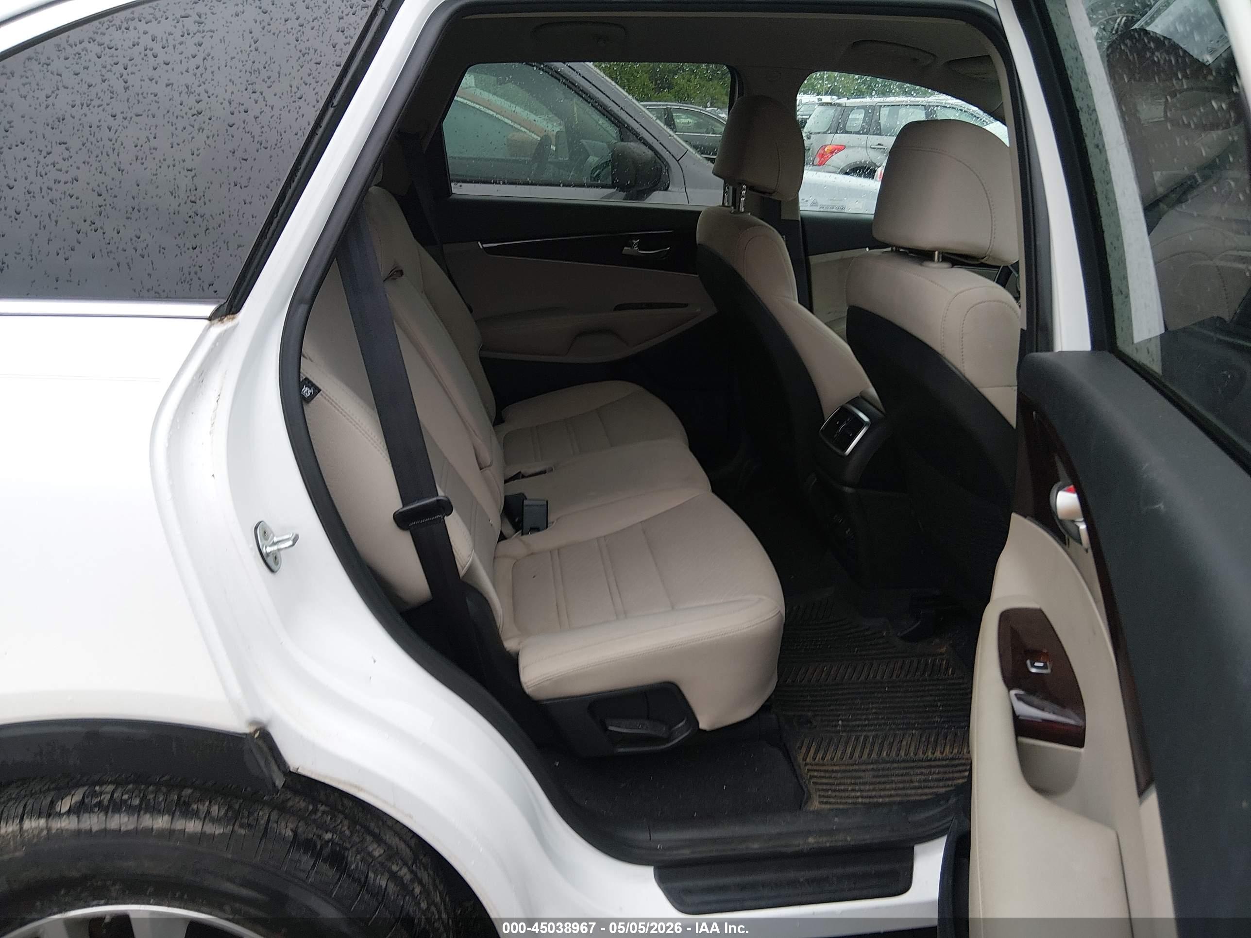 KIA SORENTO image 8