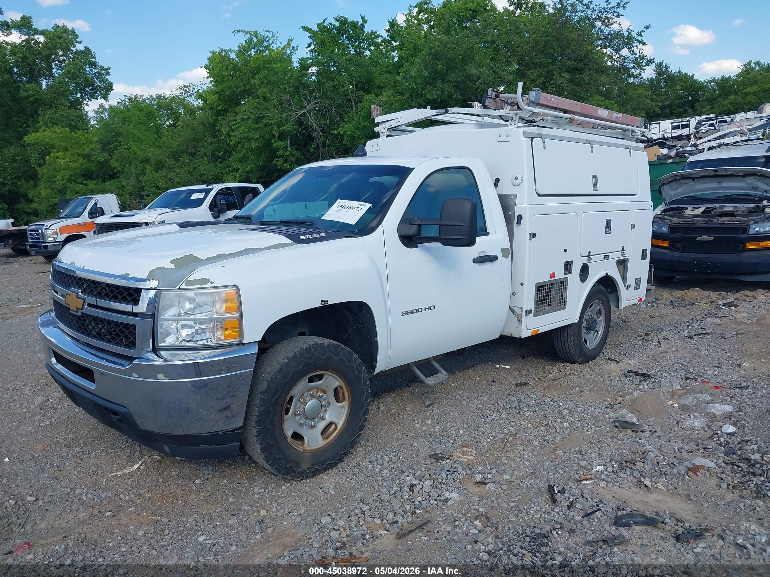 CHEVROLET SILVERADO image 2