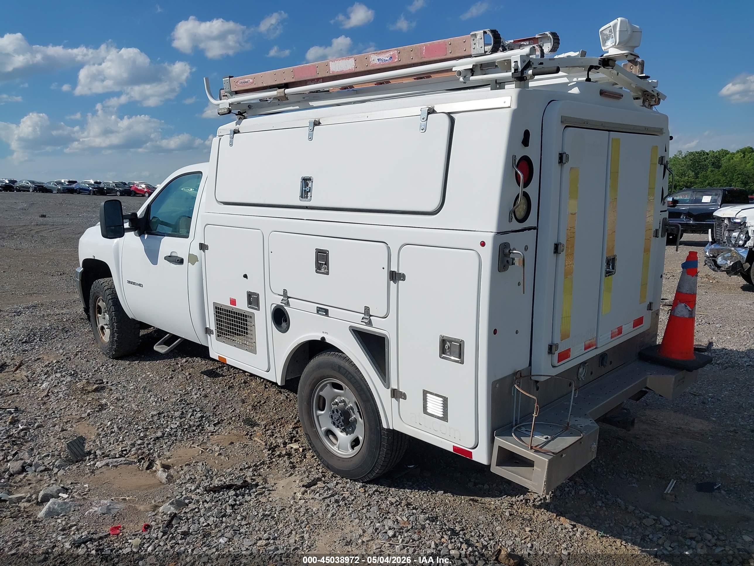CHEVROLET SILVERADO image 3