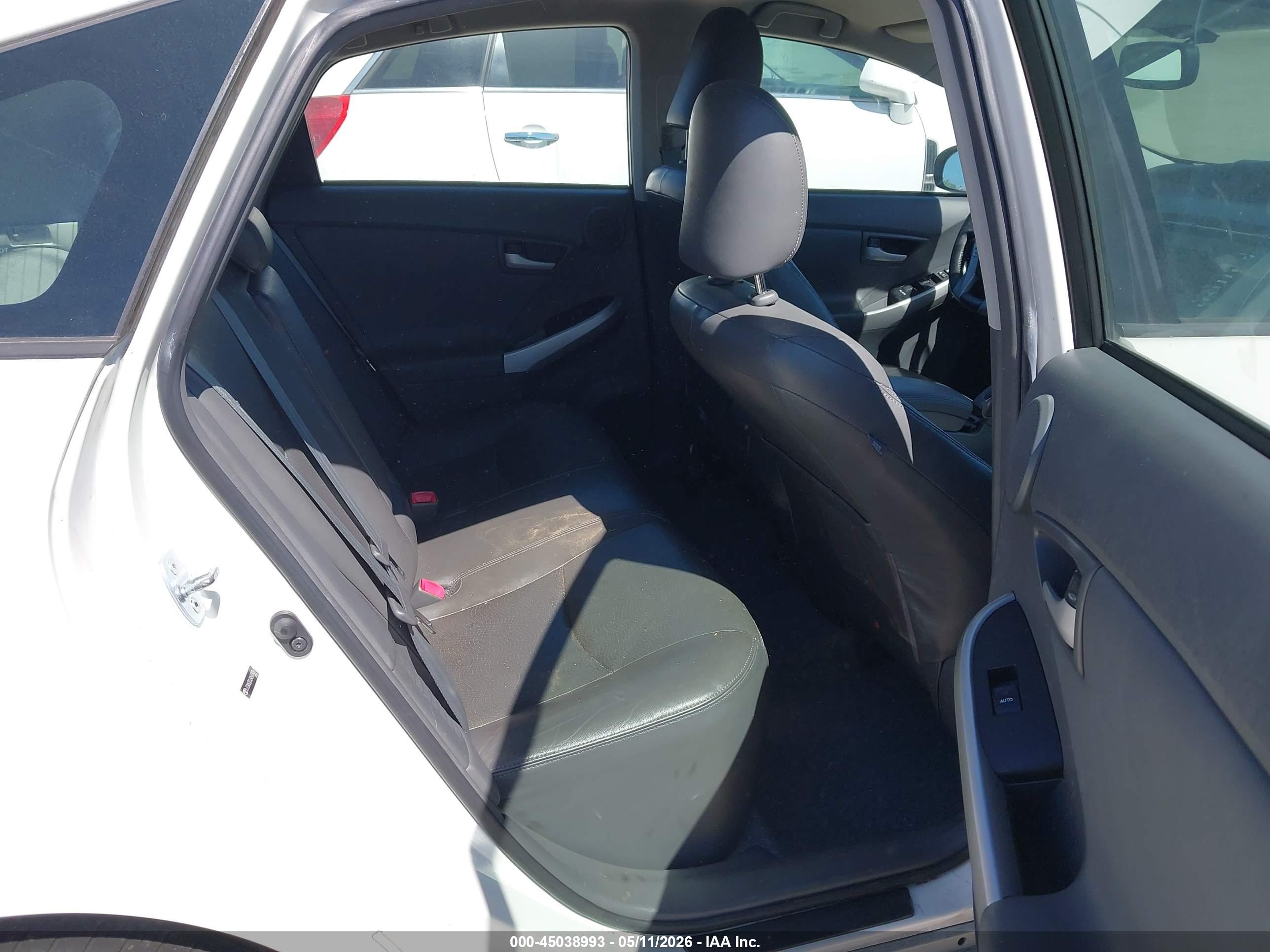 TOYOTA PRIUS image 8