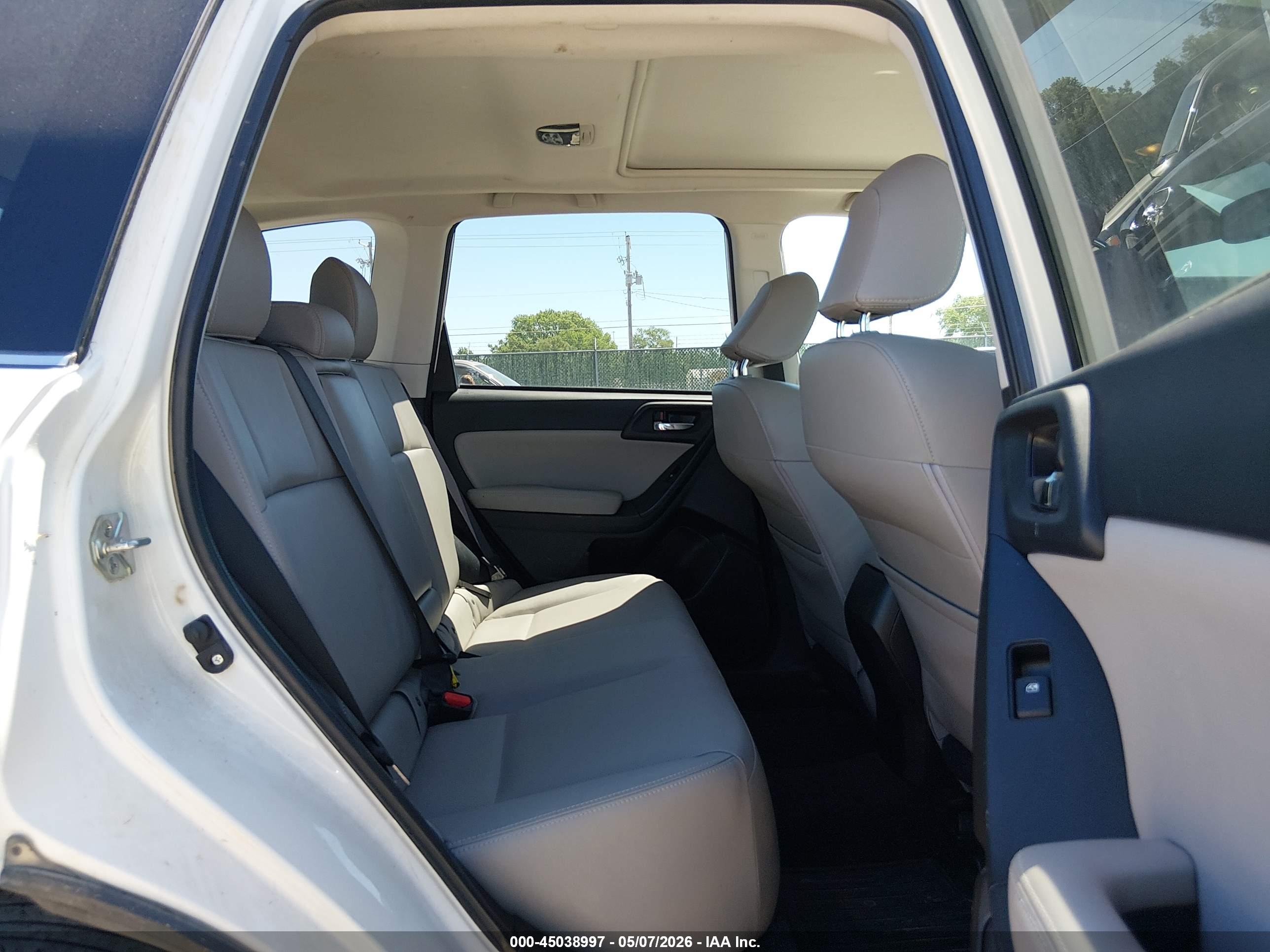 SUBARU FORESTER image 8