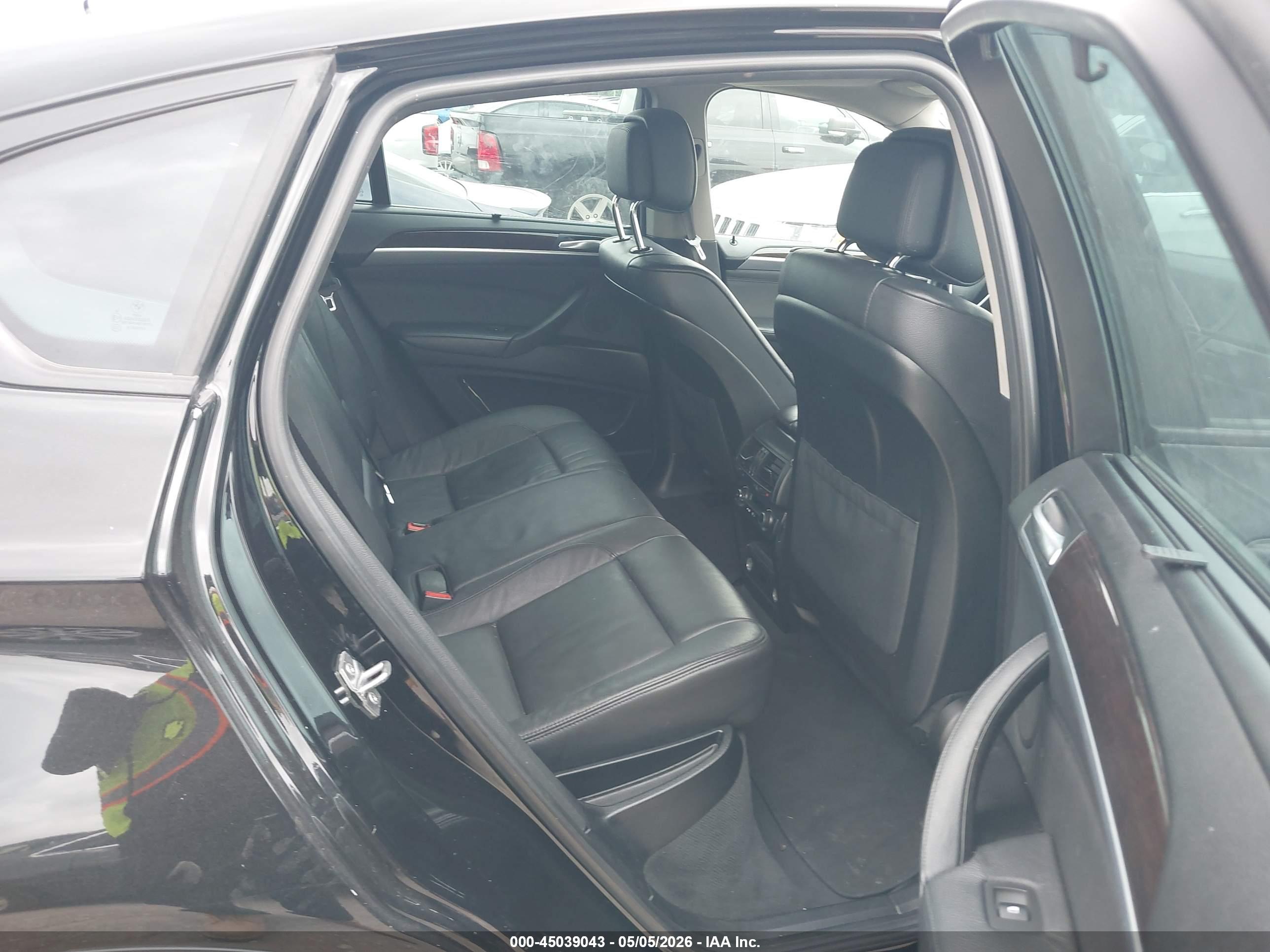 BMW X6 image 8