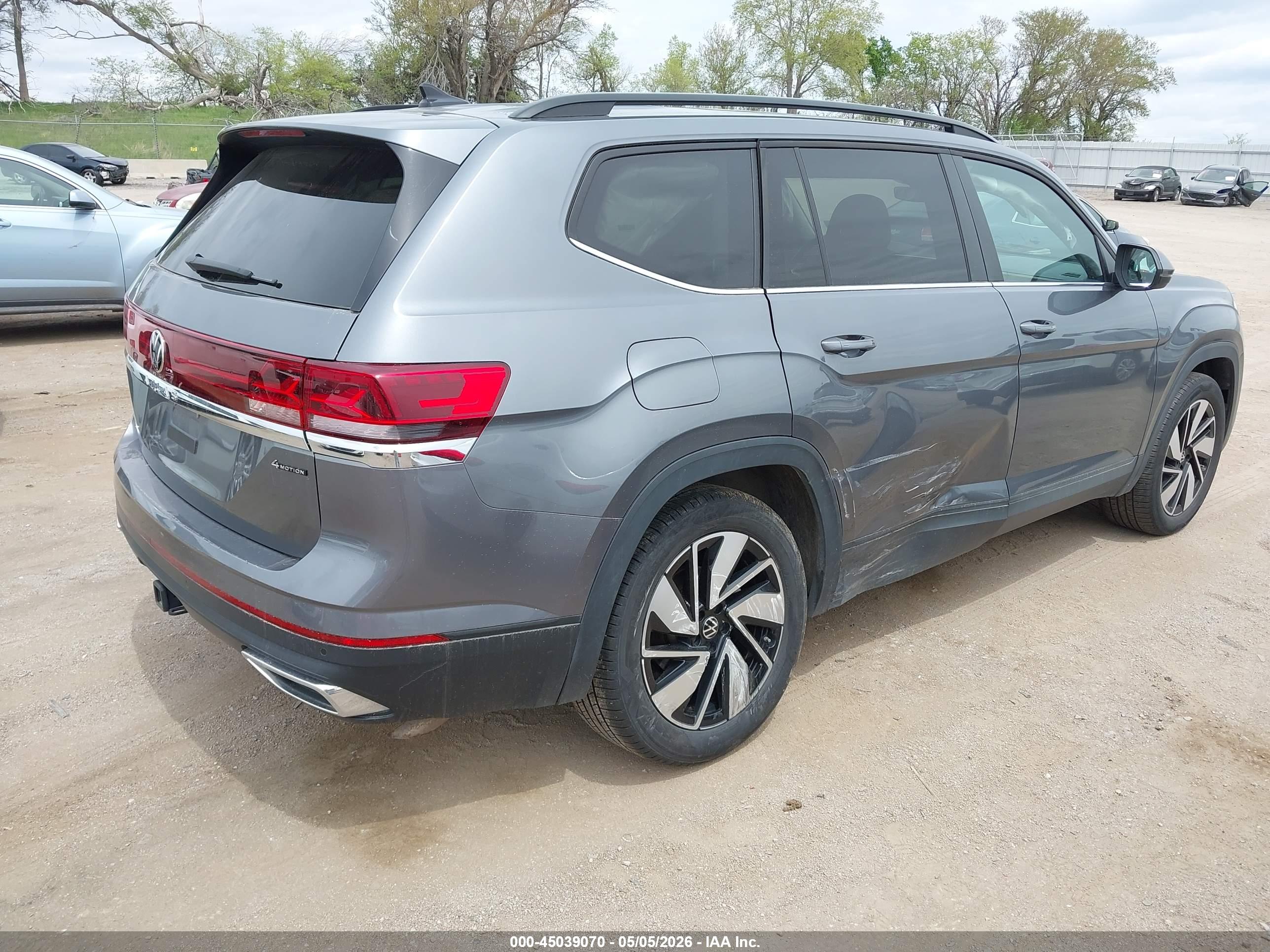 VOLKSWAGEN ATLAS image 4