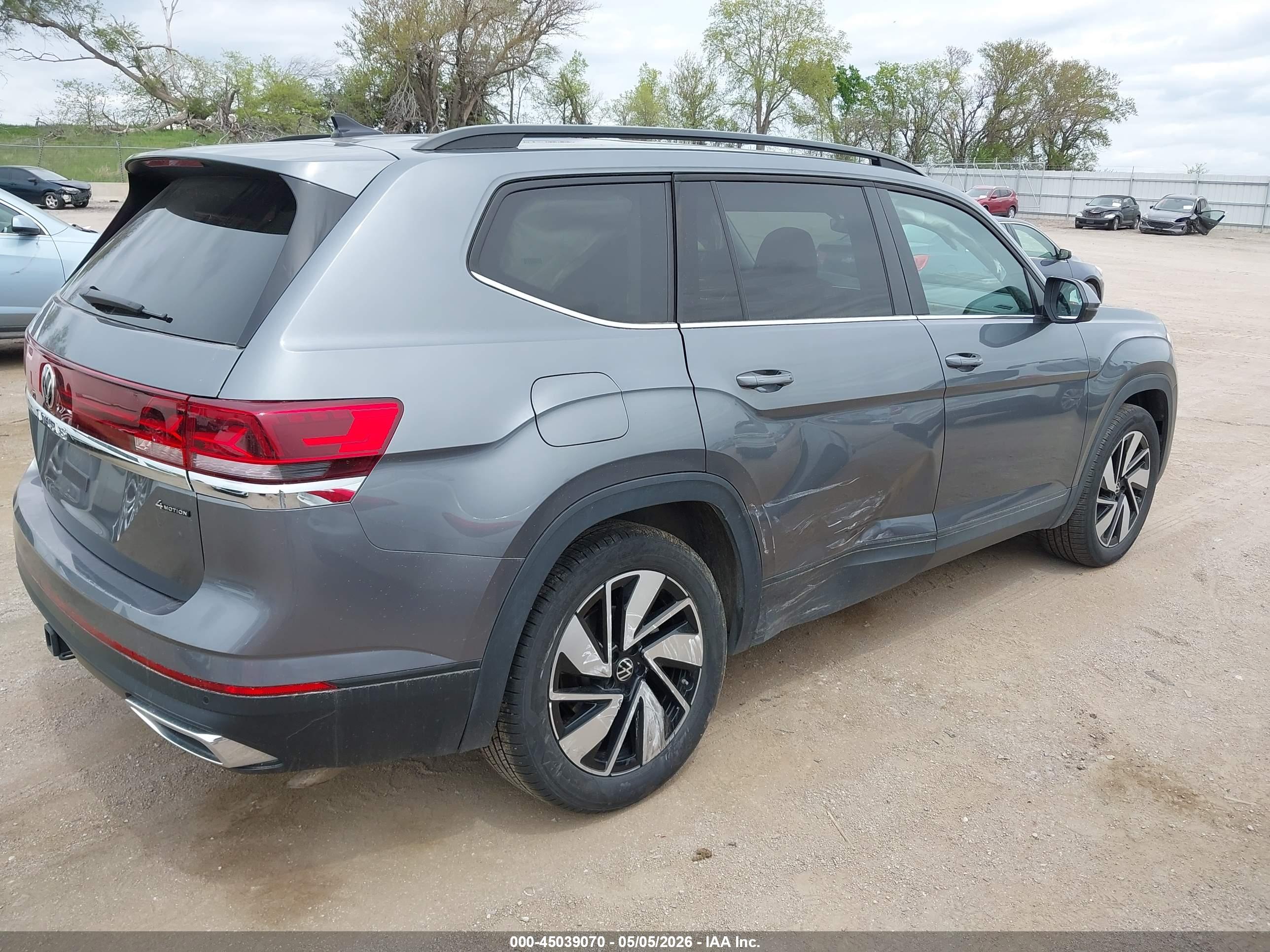 VOLKSWAGEN ATLAS image 6