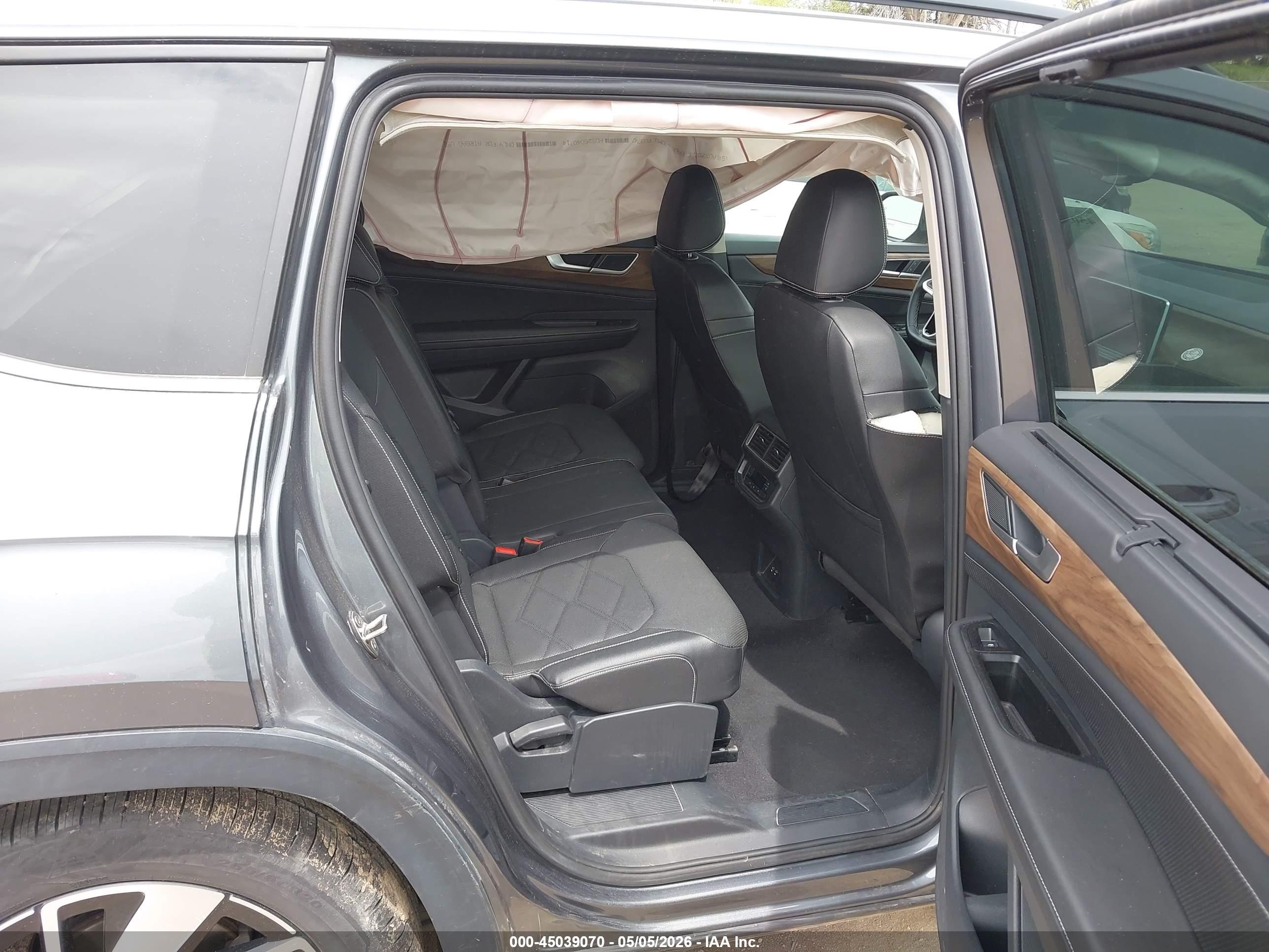 VOLKSWAGEN ATLAS image 8