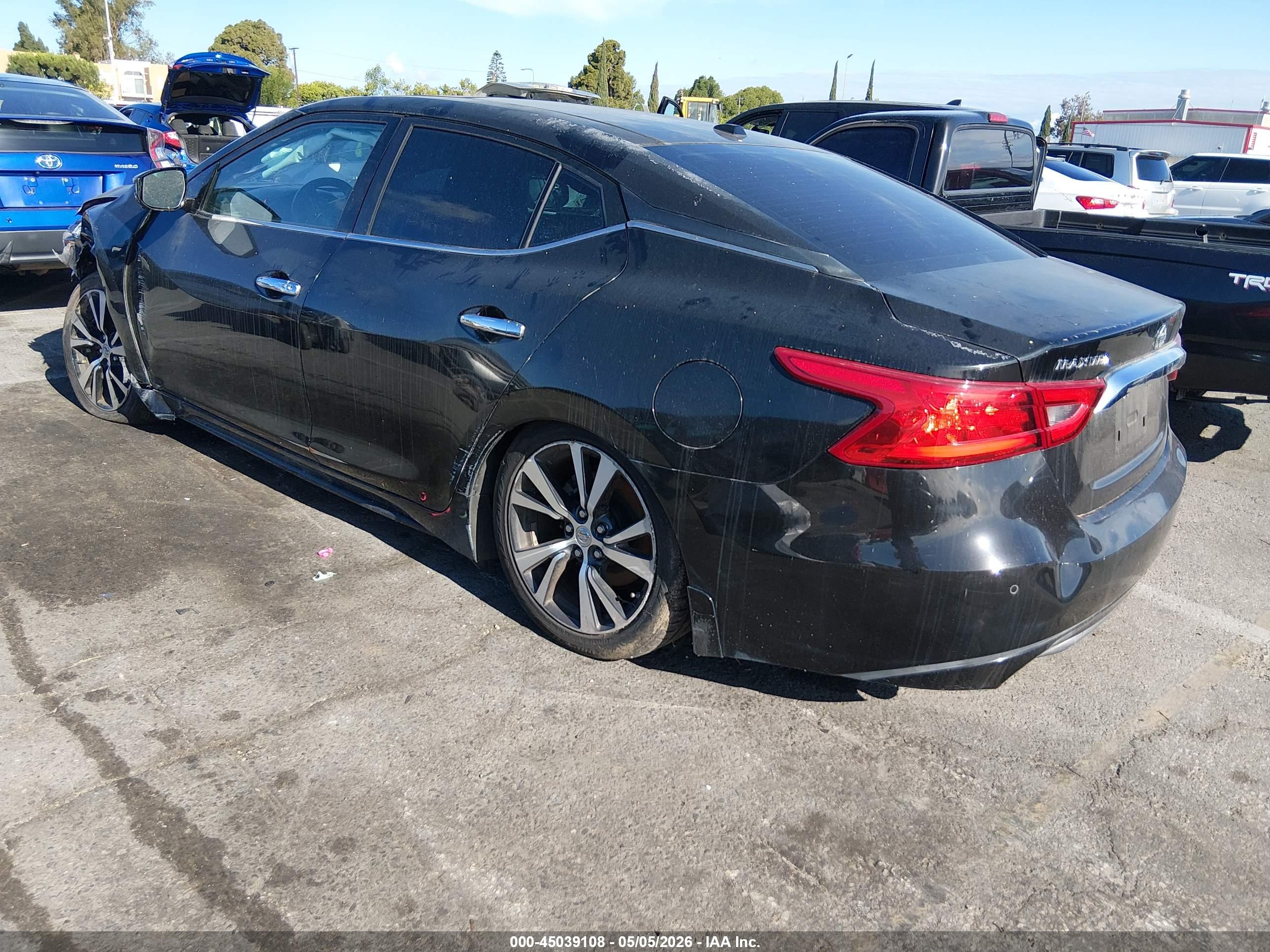 NISSAN MAXIMA image 3