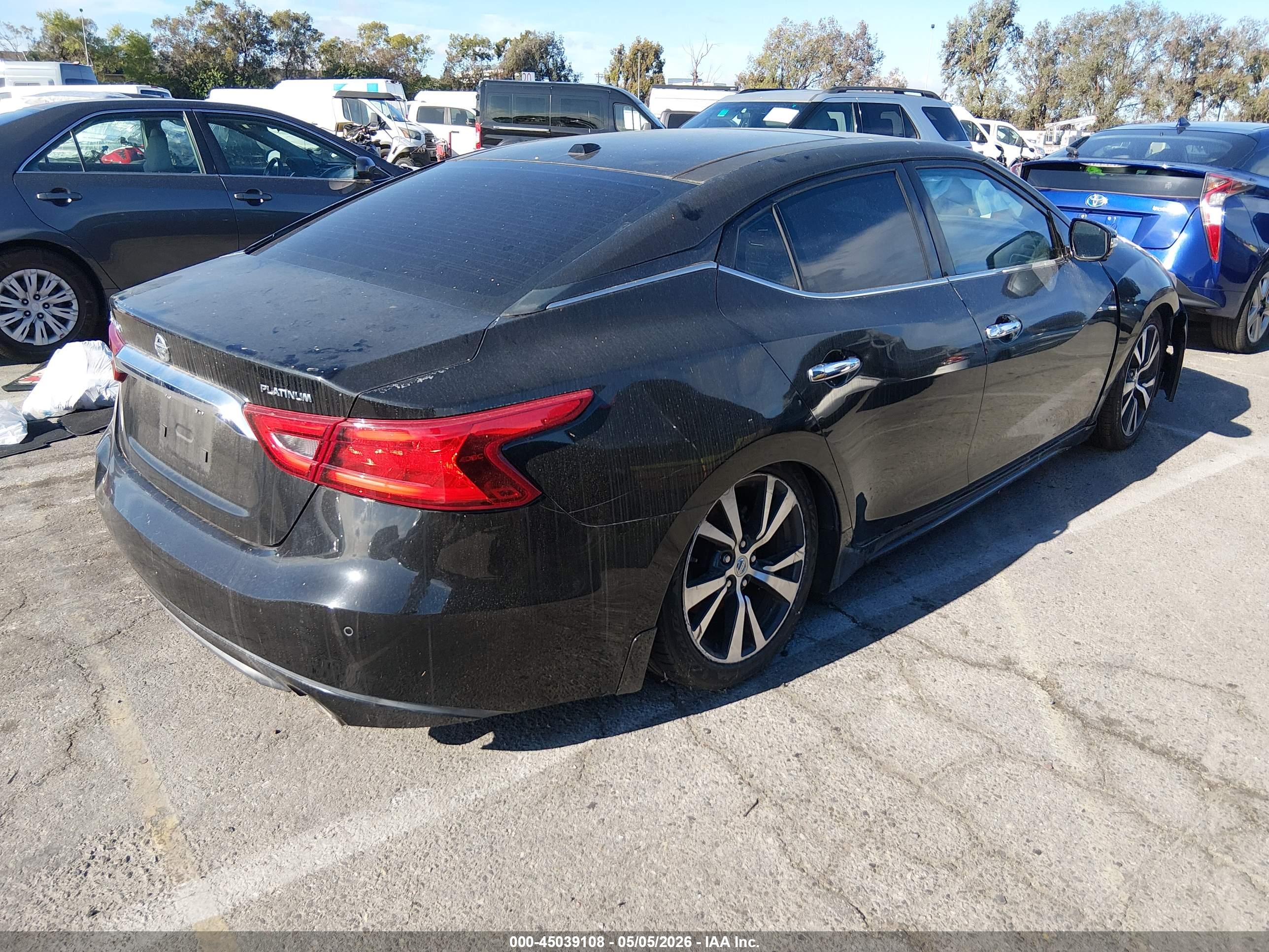 NISSAN MAXIMA image 4