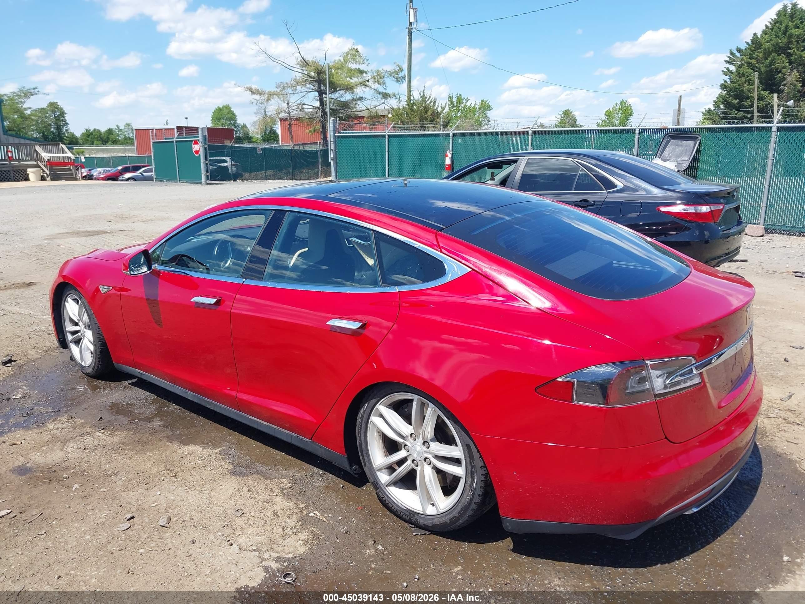 TESLA MODEL image 3