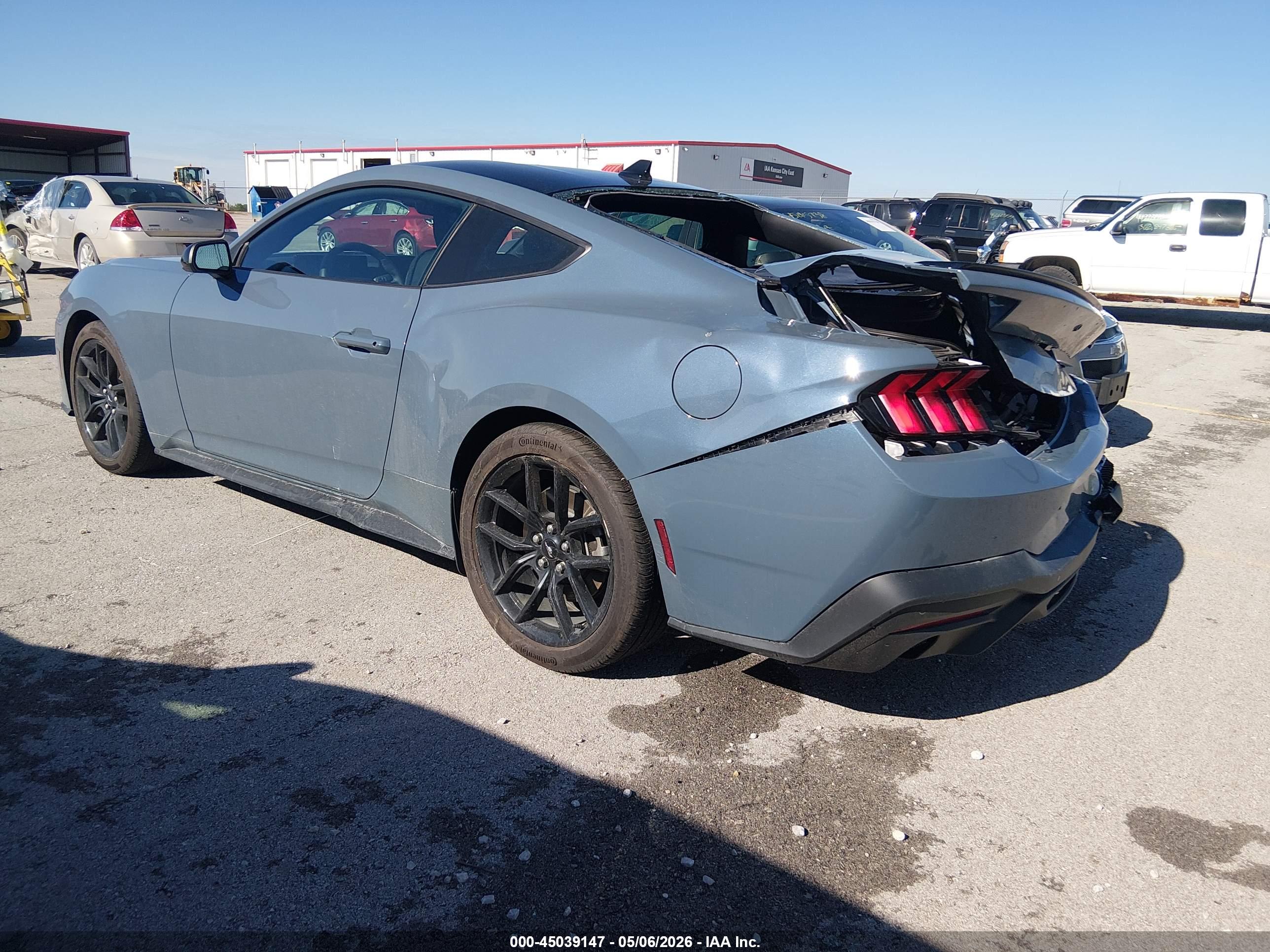 FORD MUSTANG image 3