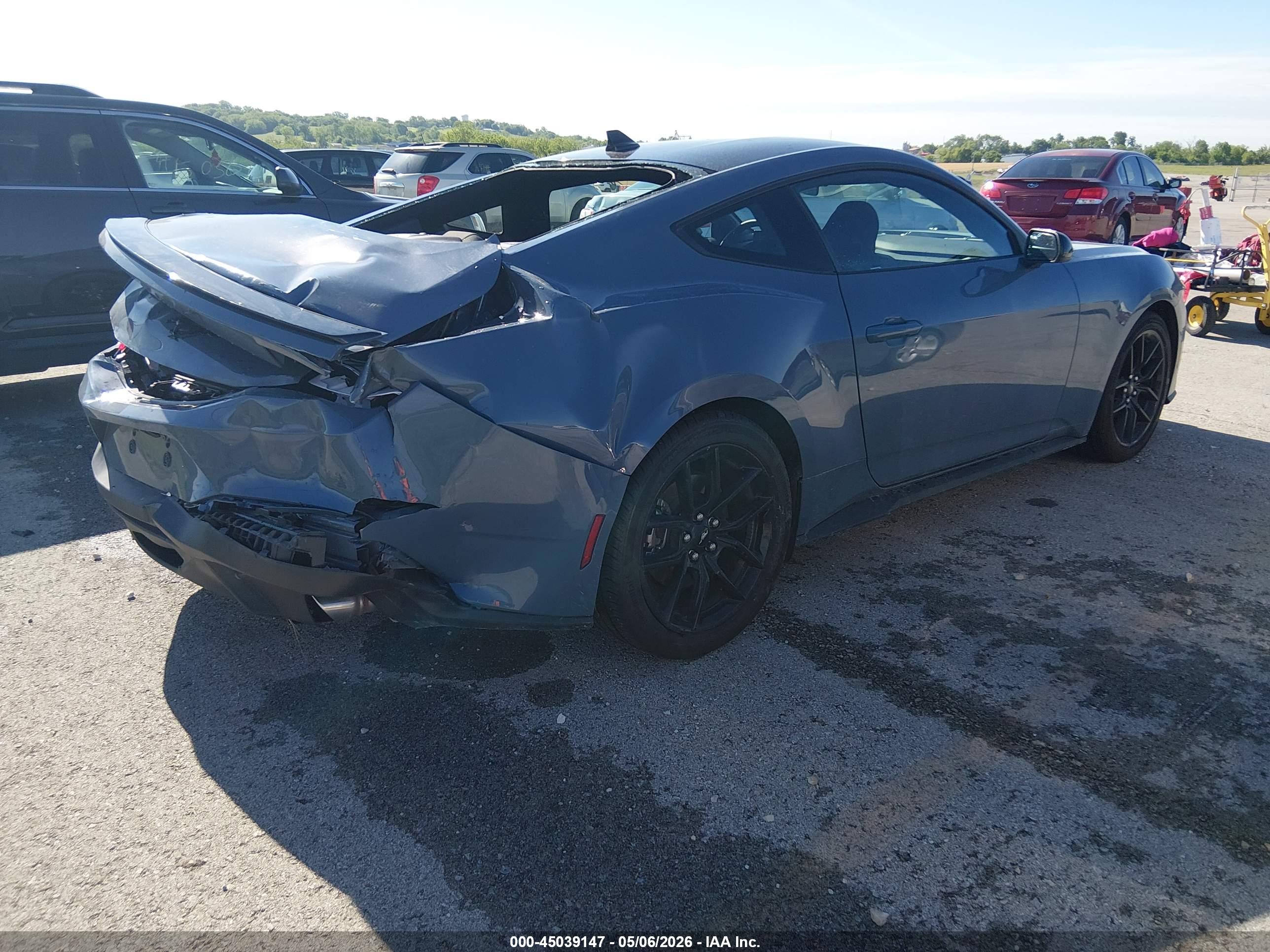 FORD MUSTANG image 4
