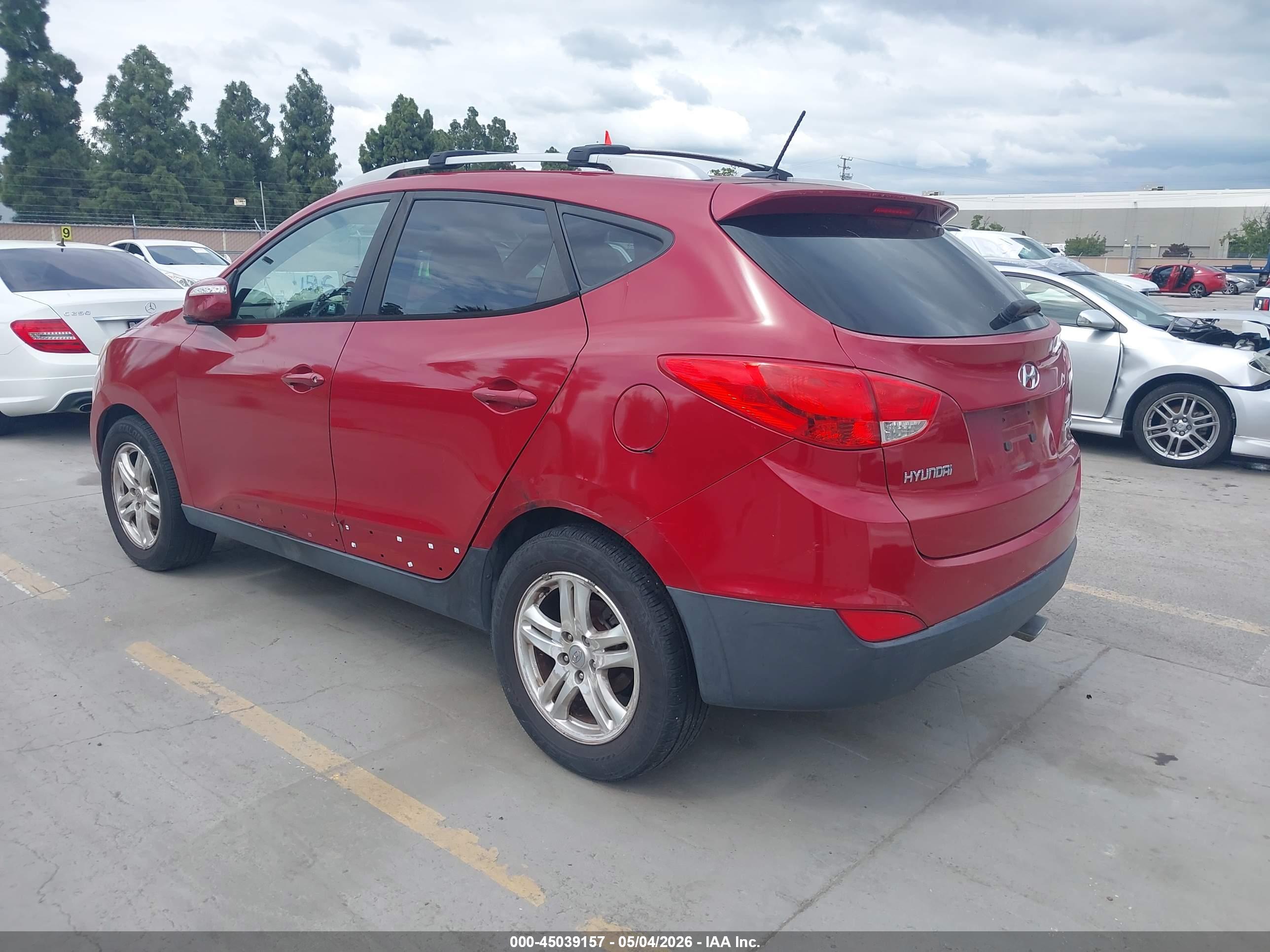 HYUNDAI TUCSON image 3