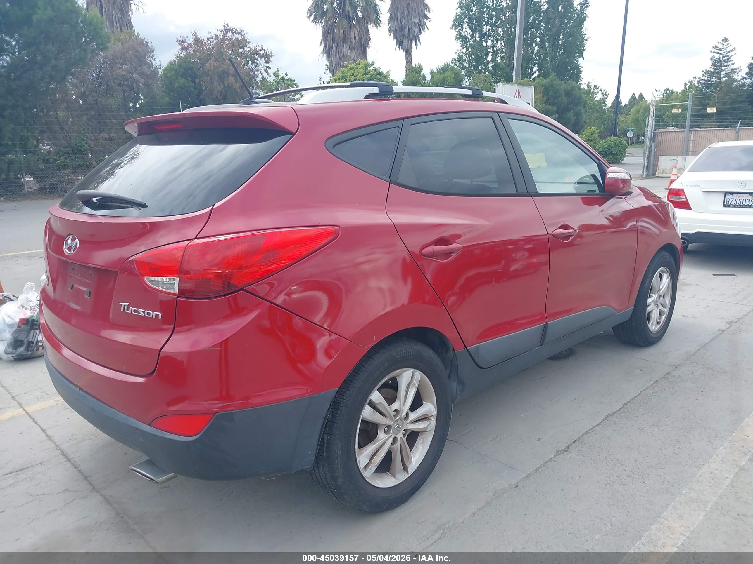 HYUNDAI TUCSON image 4