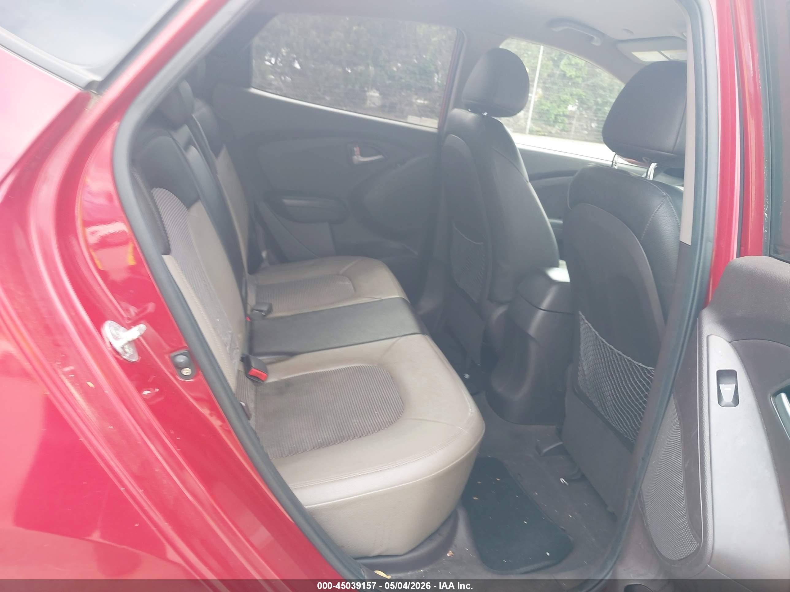 HYUNDAI TUCSON image 8