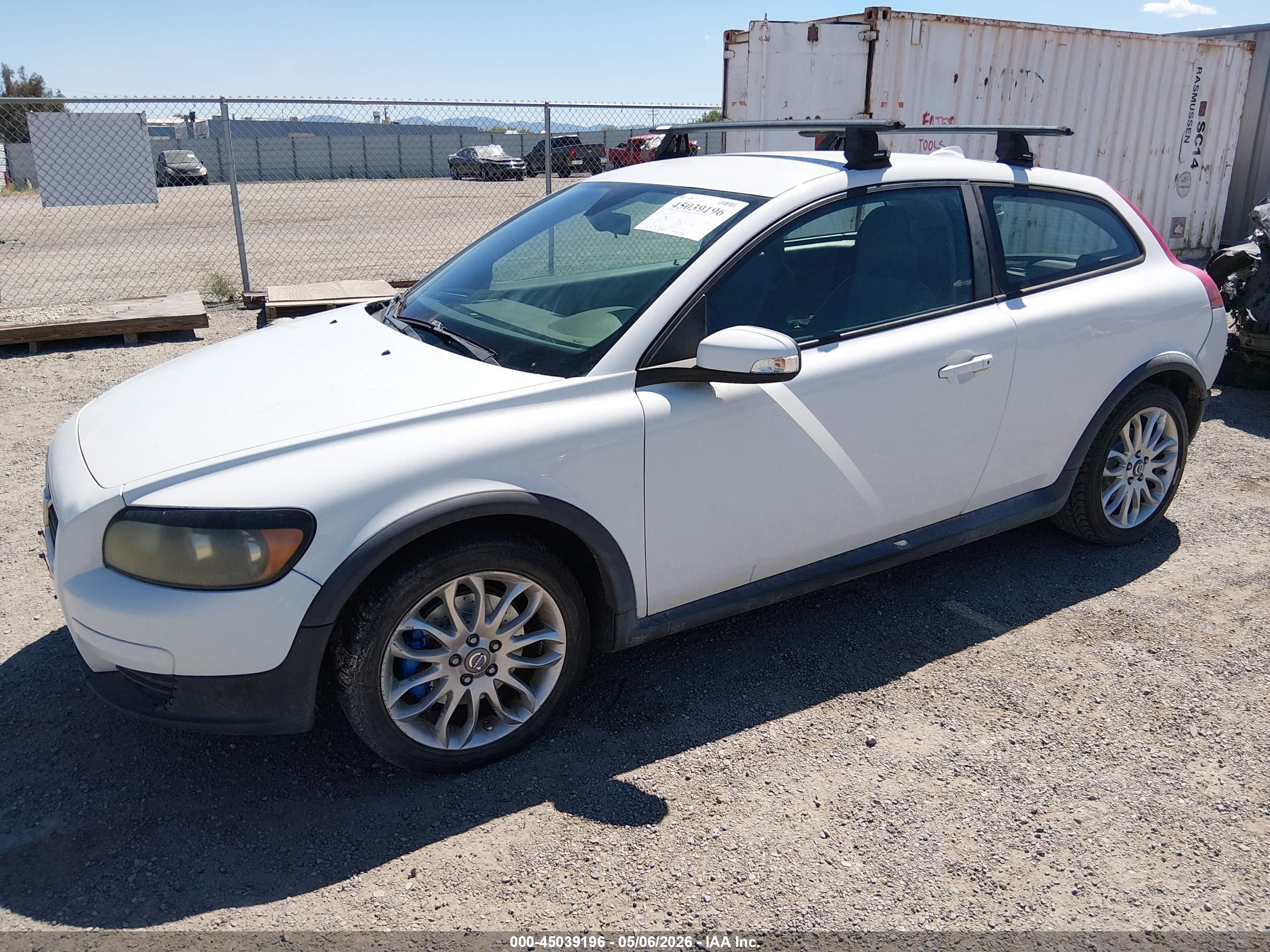 VOLVO C30 image 2