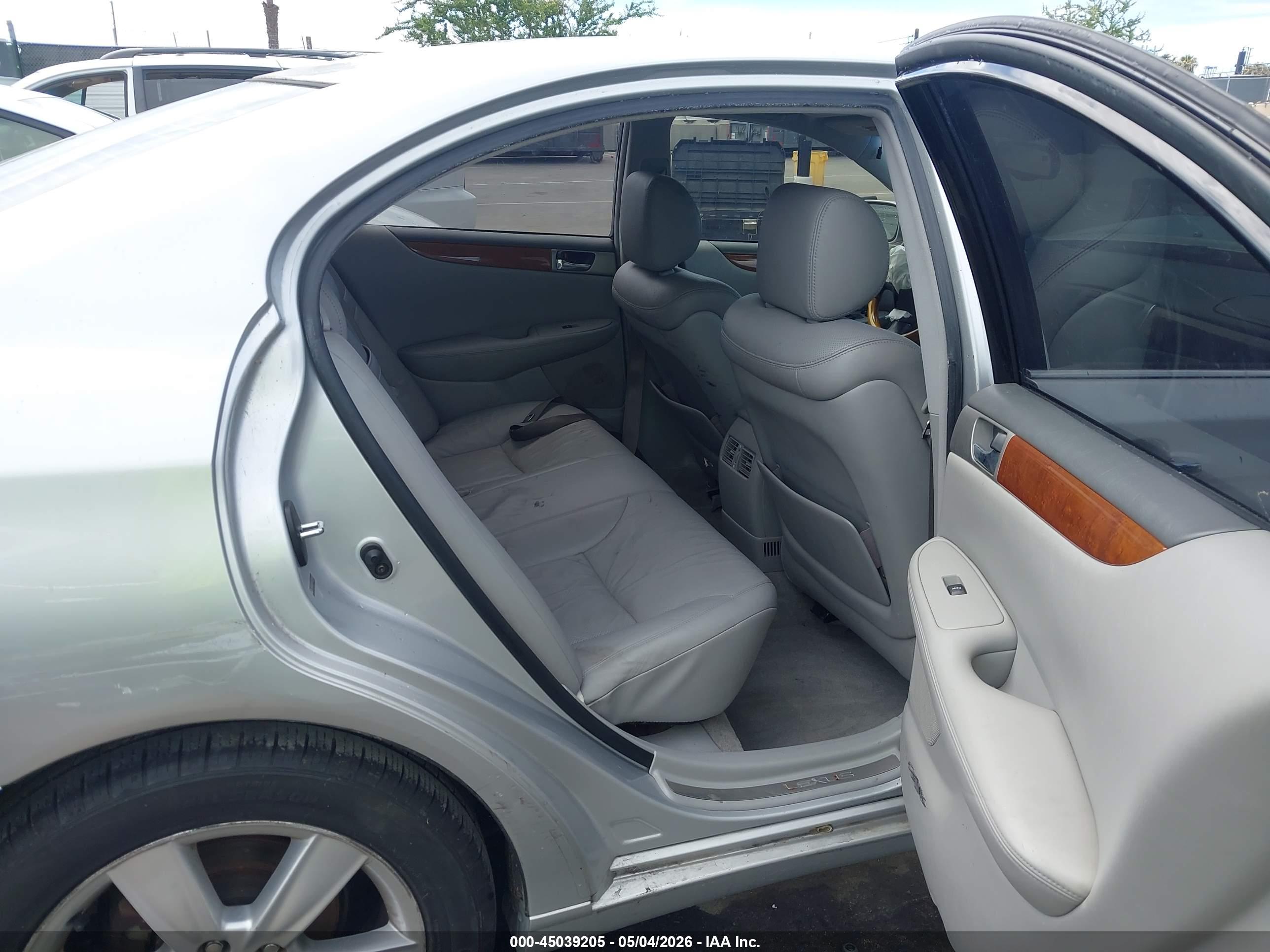 LEXUS ES image 8